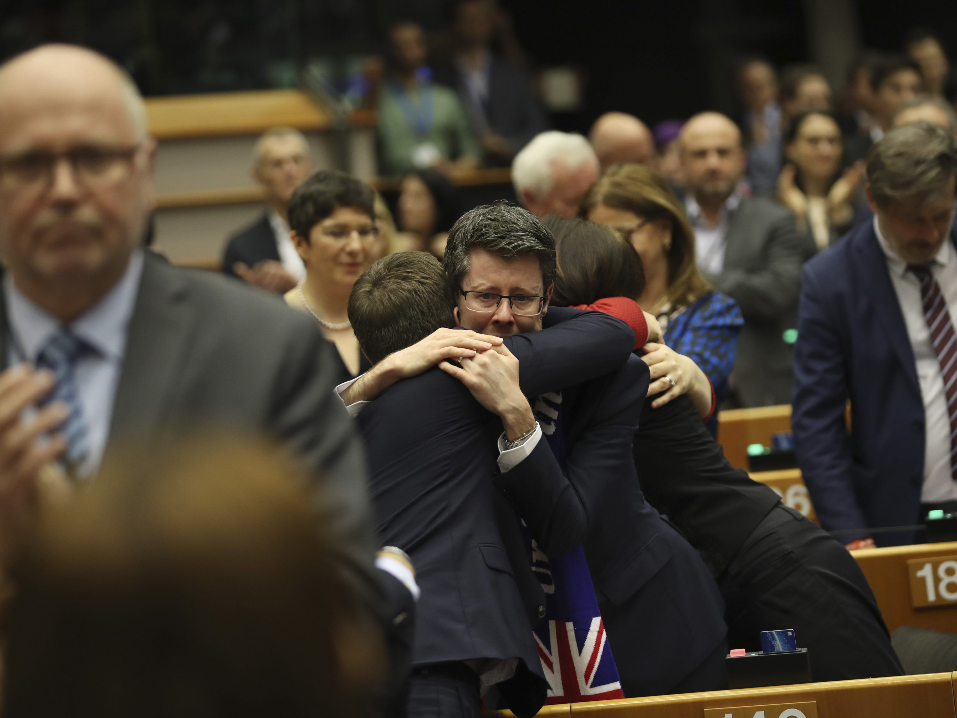 Tränenreicher Abschied von den britischen Abgeordnete des Europaparlaments. Tränenreicher Abschied von den britischen Abgeordnete des Europaparlaments.