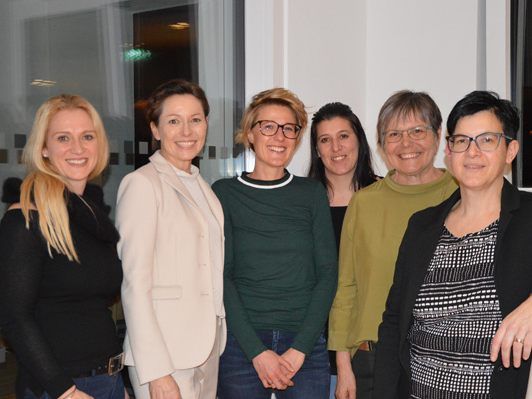 Helga Sartori, Martina Rüscher, Marina Zugg, Susanne Reiß, Waltraud Valentin und Brigitte Scheidbach (v.li.) bei der feierlichen Eröffnung der neuen vollbetreuten Wohngemeinschaft der Caritas in Bludenz. Helga Sartori, Martina Rüscher, Marina Zugg, Susanne Reiß, Waltraud Valentin und Brigitte Scheidbach (v.li.) bei der feierlichen Eröffnung der neuen vollbetreuten Wohngemeinschaft der Caritas in Bludenz.