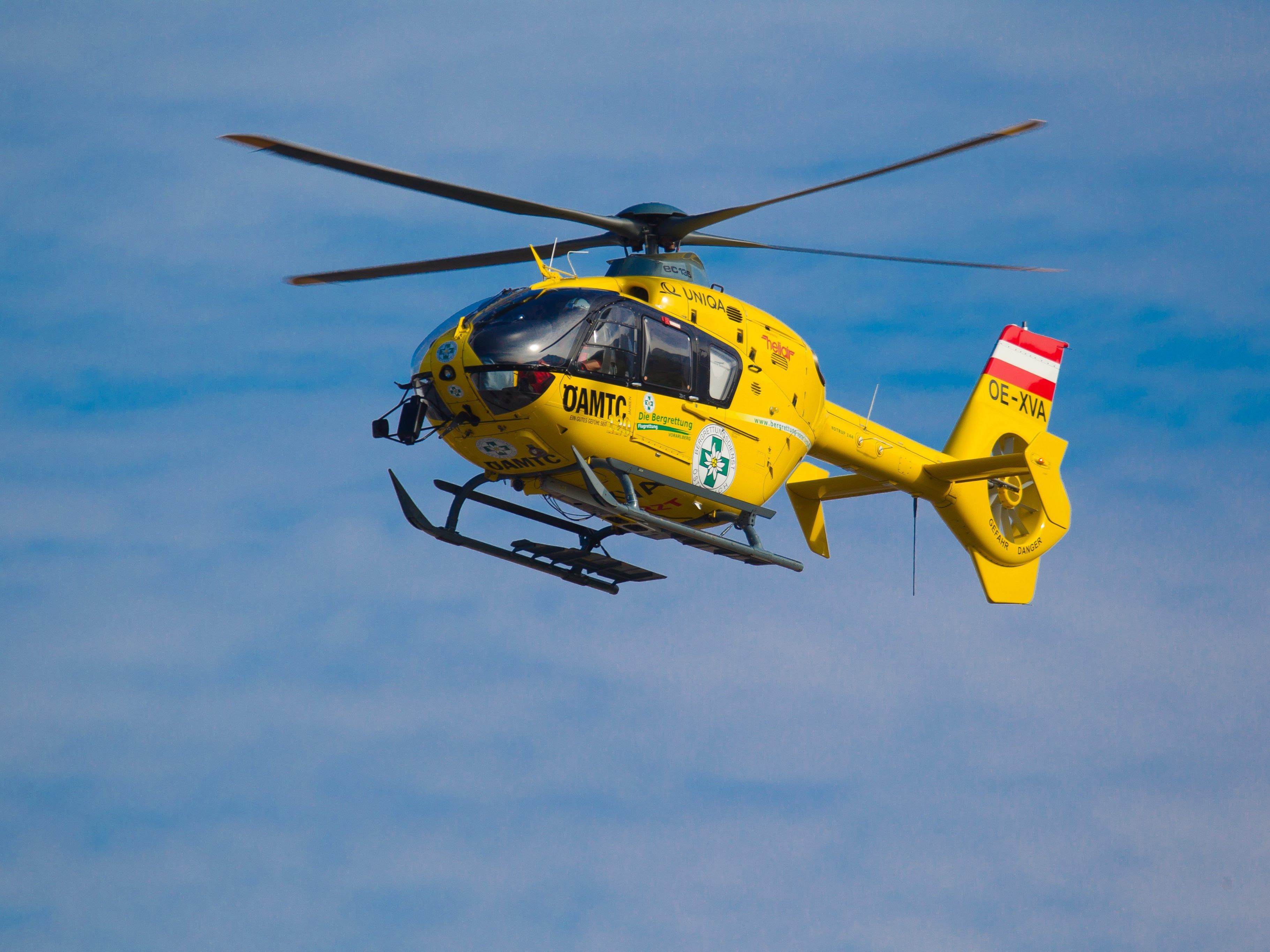 Der Mann wurde mit dem Notarzthubschrauber ins LKH Feldkirch geflogen.