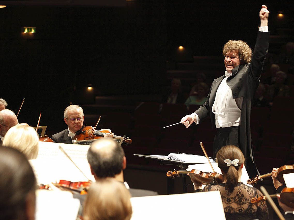 Heiko Mathias Förster dirigierte Beethoven mit eigenem Orchester Heiko Mathias Förster dirigierte Beethoven mit eigenem Orchester
