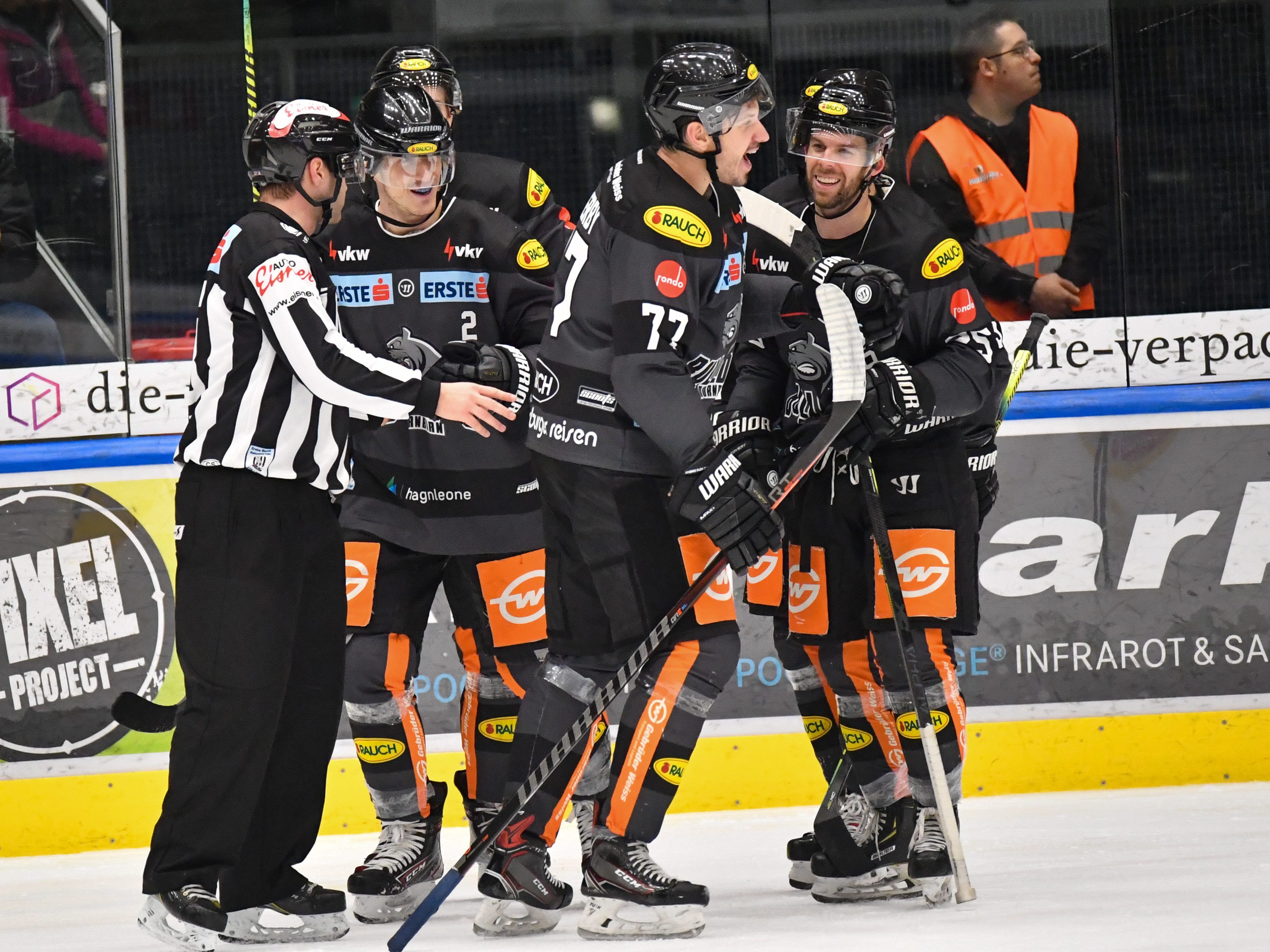 Nach zwei Niederlagen in Folge jubelten die Bulldogs heute wieder über einen Sieg. Nach zwei Niederlagen in Folge jubelten die Bulldogs heute wieder über einen Sieg.