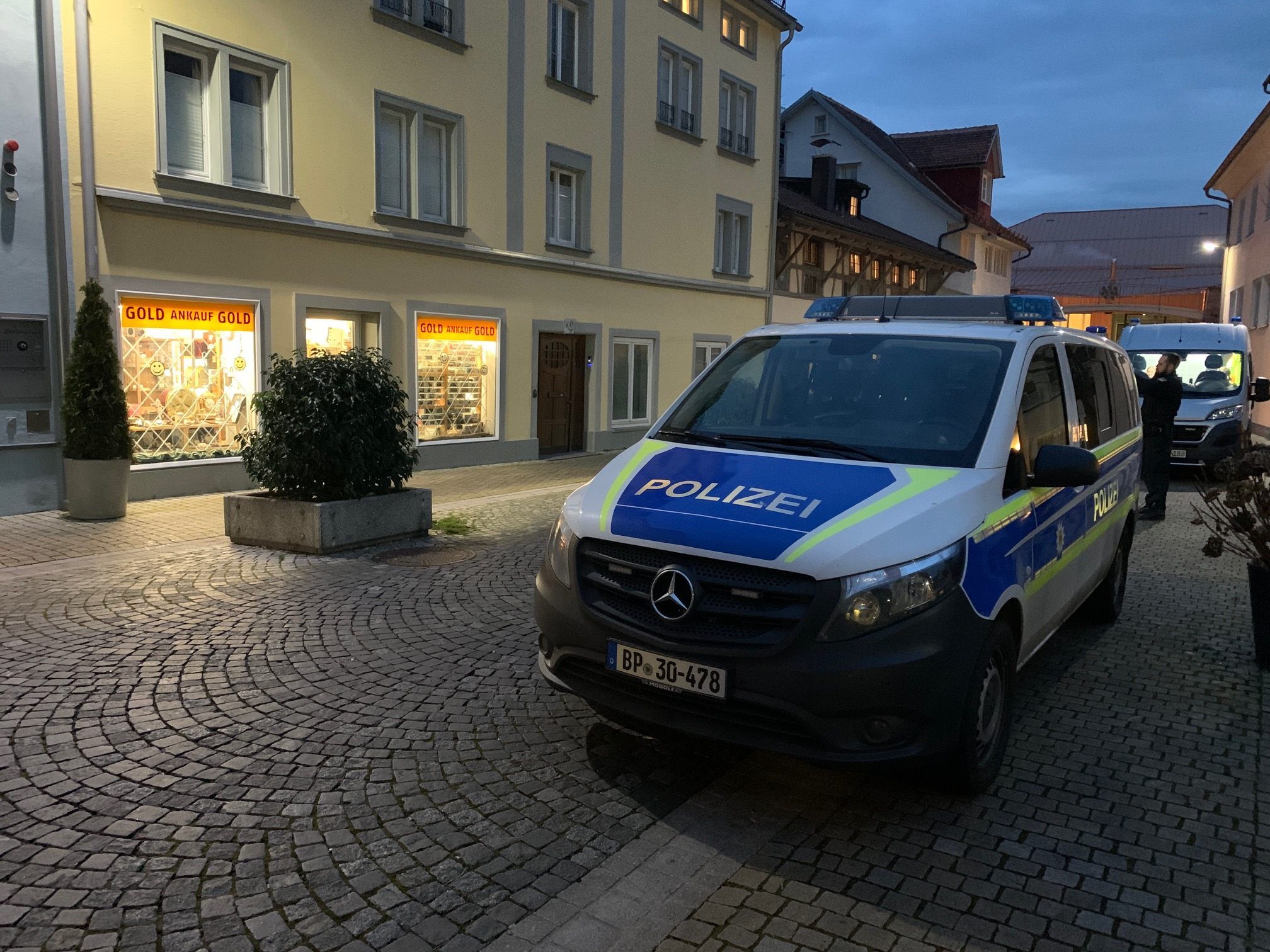 In Lindau wurde am Freitagabend ein Goldhändler überfallen.