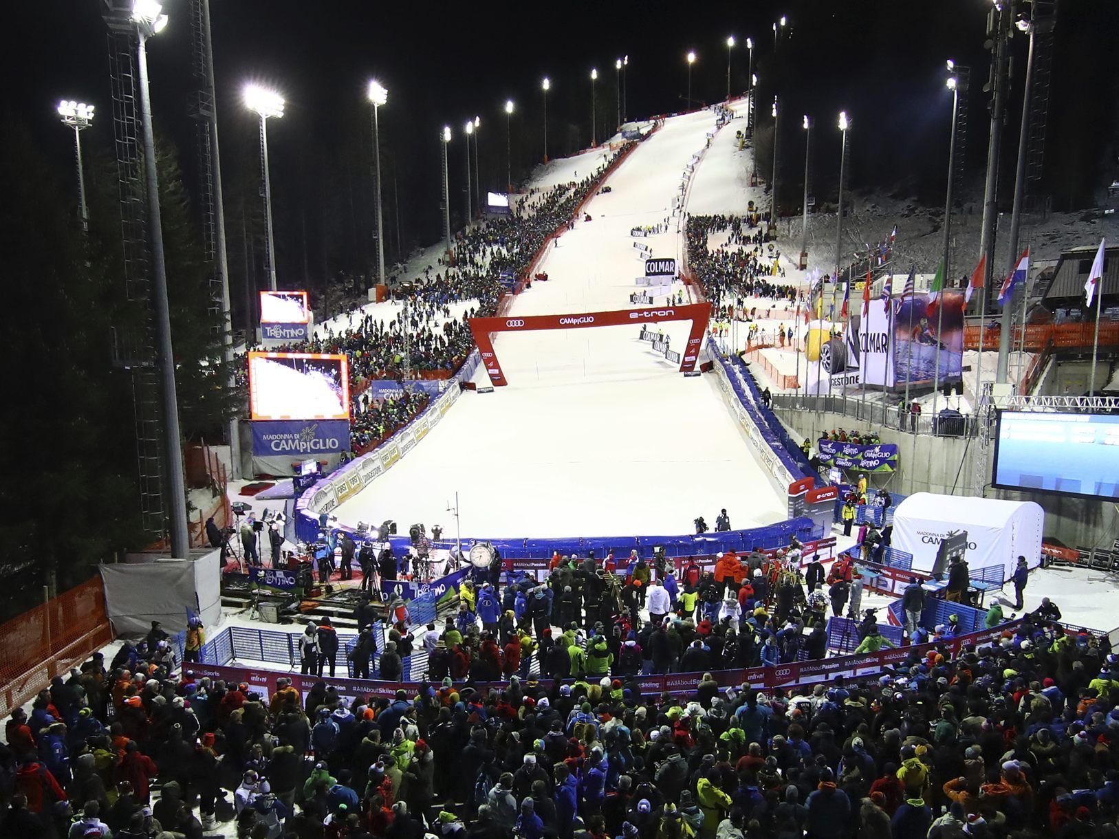 Auch in dieser Saison steht für die Männer wieder ein Nachtslalom in Madonna di Campiglio auf dem Programm.