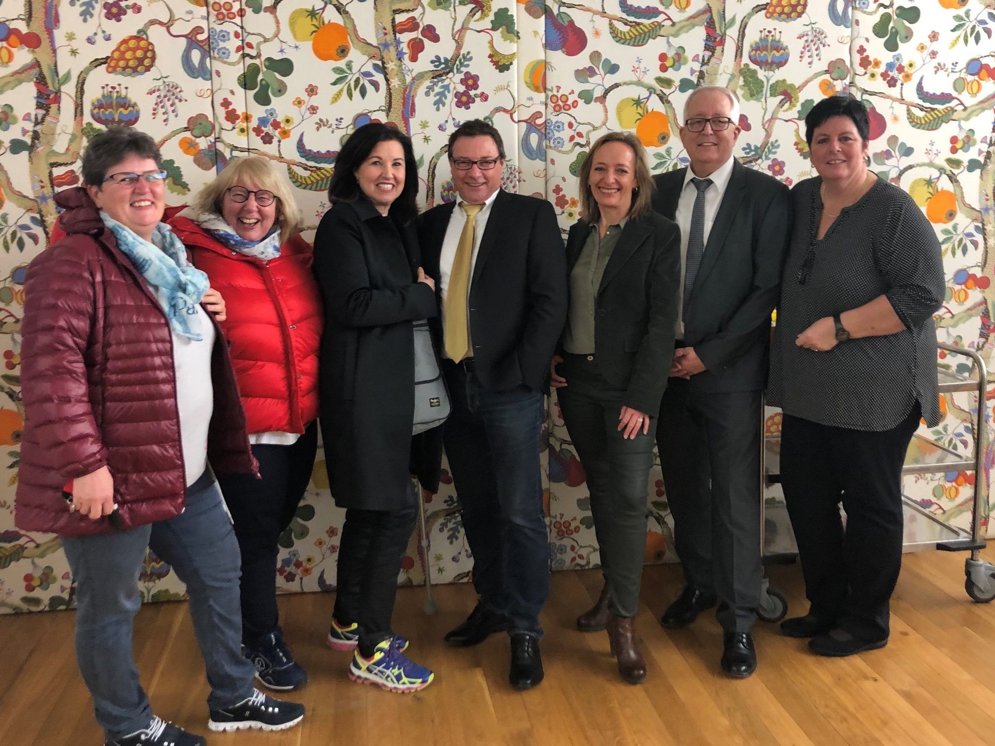 Auch zahlreiche Frauen möchten sich auf der Liste „Das Team für Lochau“ mit Bürgermeister Michael Simma und Vizebürgermeister Christophorus Schmid in den nächsten fünf Jahren um die Anliegen der aufstrebenden Leiblachtalgemeinde kümmern. Auch zahlreiche Frauen möchten sich auf der Liste „Das Team für Lochau“ mit Bürgermeister Michael Simma und Vizebürgermeister Christophorus Schmid in den nächsten fünf Jahren um die Anliegen der aufstrebenden Leiblachtalgemeinde kümmern.