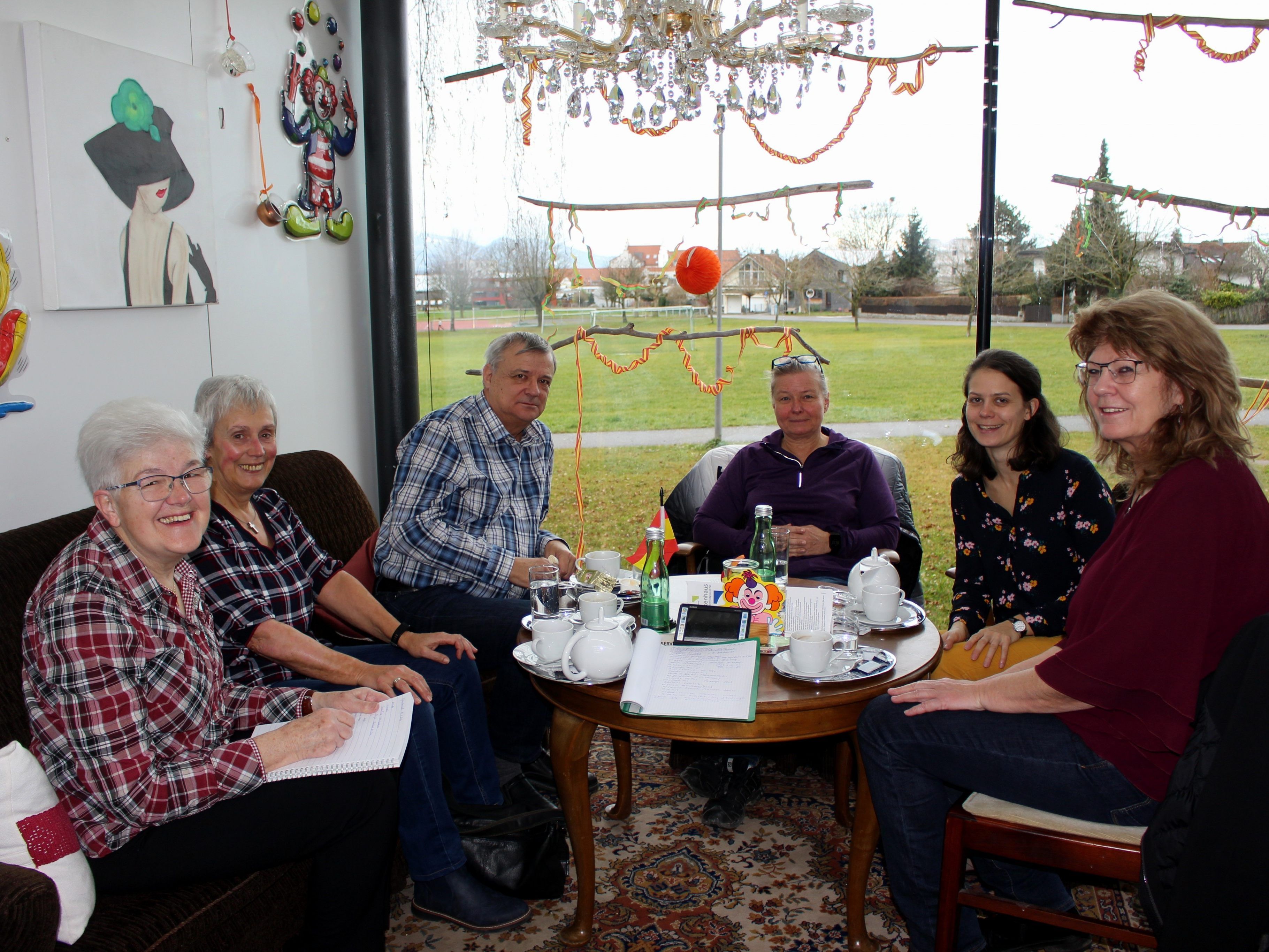 Im „Sprachencafé“ im Brockenhaus Leiblachtal treffen sich die sprachinteressierten Bewohnerinnen und Bewohner von Lochau und Umgebung allmonatlich zum gemütlichen Small Talk. Im „Sprachencafé“ im Brockenhaus Leiblachtal treffen sich die sprachinteressierten Bewohnerinnen und Bewohner von Lochau und Umgebung allmonatlich zum gemütlichen Small Talk.