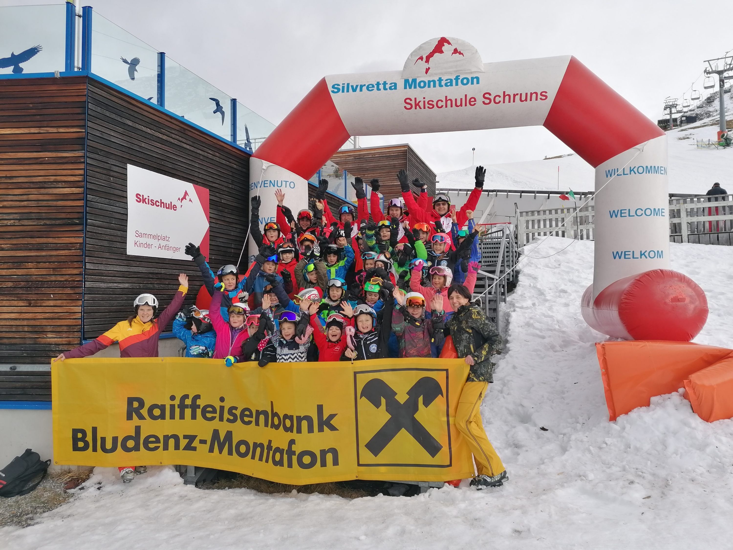 Lachende Gesichter bei den Kindern und bei den Lehrern - die Schiwoche war wieder ein voller Erfolg! Lachende Gesichter bei den Kindern und bei den Lehrern - die Schiwoche war wieder ein voller Erfolg!