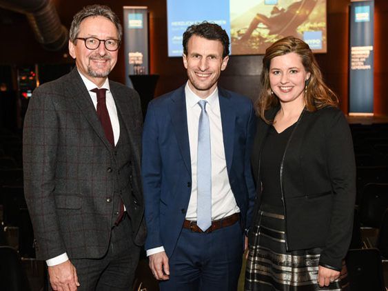 von links nach rechts: Johannes Hefel - Vorstand der Hypo Vorarlberg, Rolf Schäffer - LBBW, Christiane Schwald-Pösel - Moderatorin von links nach rechts: Johannes Hefel - Vorstand der Hypo Vorarlberg, Rolf Schäffer - LBBW, Christiane Schwald-Pösel - Moderatorin
