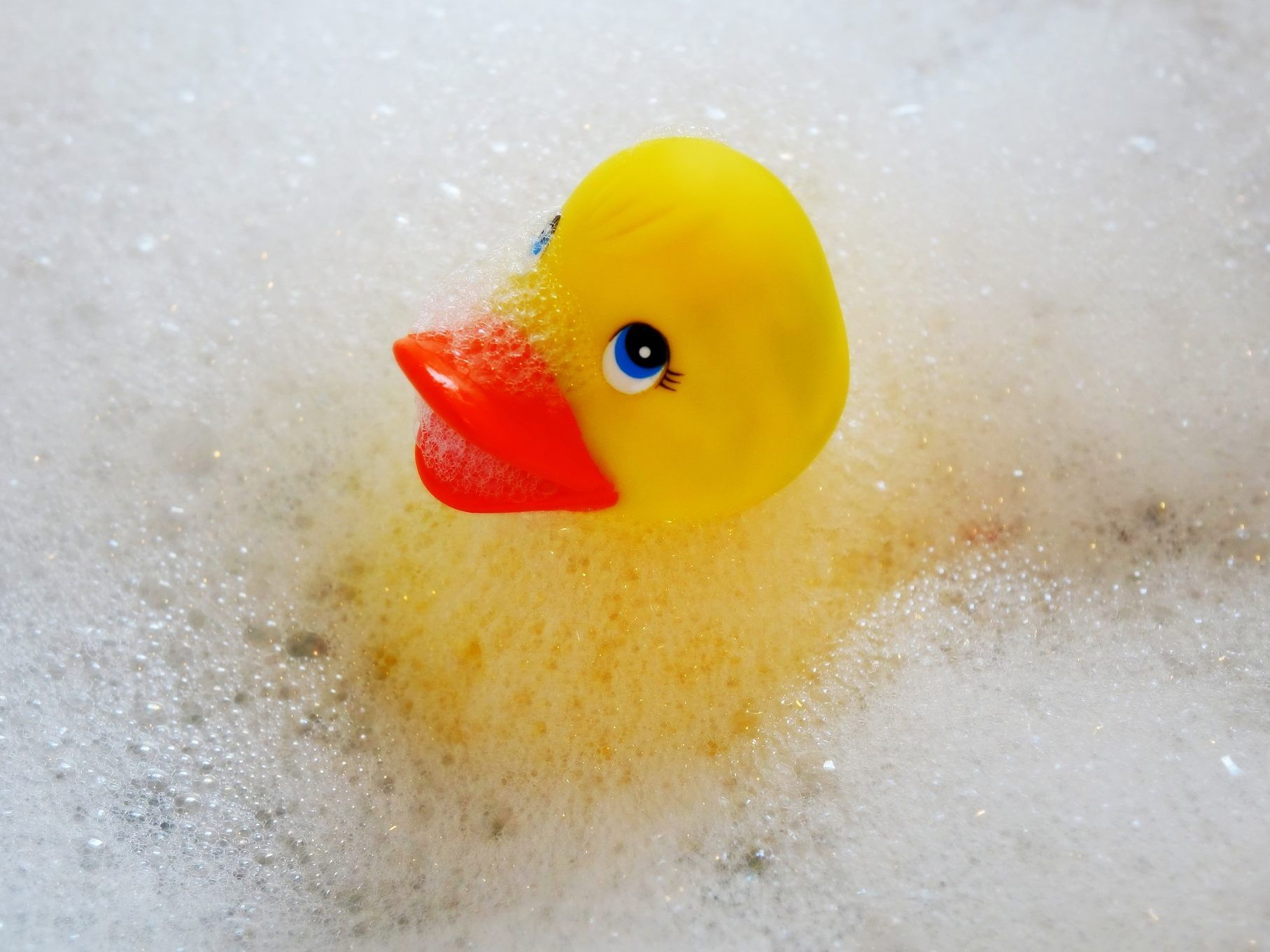 Kinder lieben unter anderem schäumendes Wasser, teilweise sind Produkte dieser Art jedoch sehr bedenklich. Kinder lieben unter anderem schäumendes Wasser, teilweise sind Produkte dieser Art jedoch sehr bedenklich.