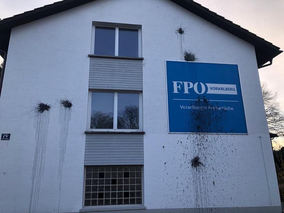 Die verunstaltete Fassade in Bregenz.