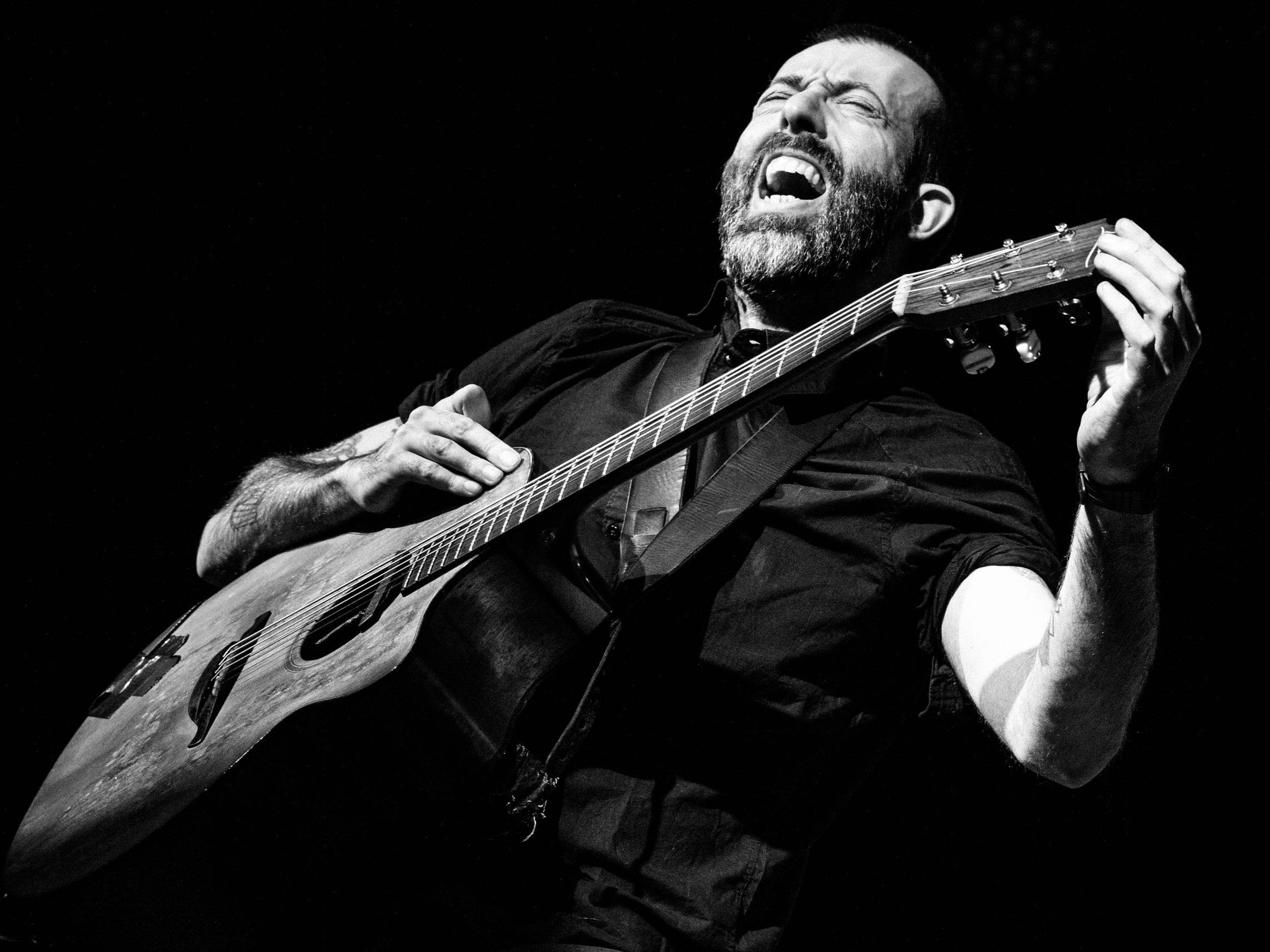 Ausnahmetalent Jon Gomm eröffnet das 10. Vienna Fingerstyle Festival.