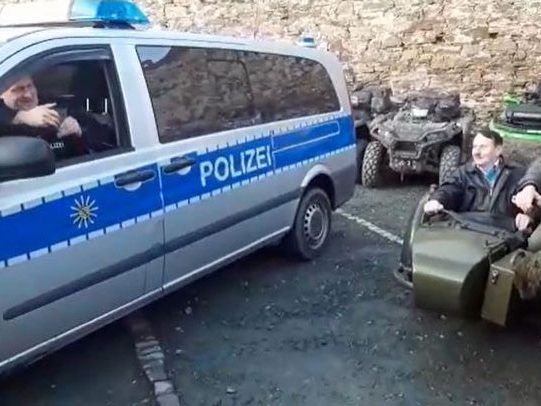 Das Verhalten des Polizisten könnte ein Nachspiel für ihn haben.