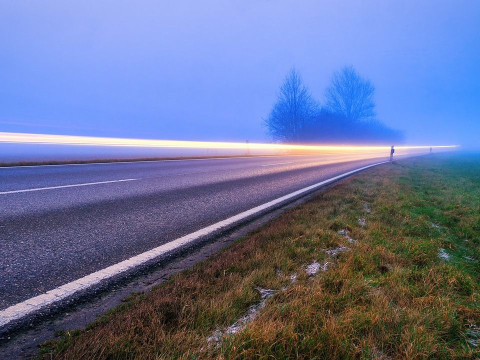 Der 19-Jährige wurde von dem Auto erfasst und verletzt.