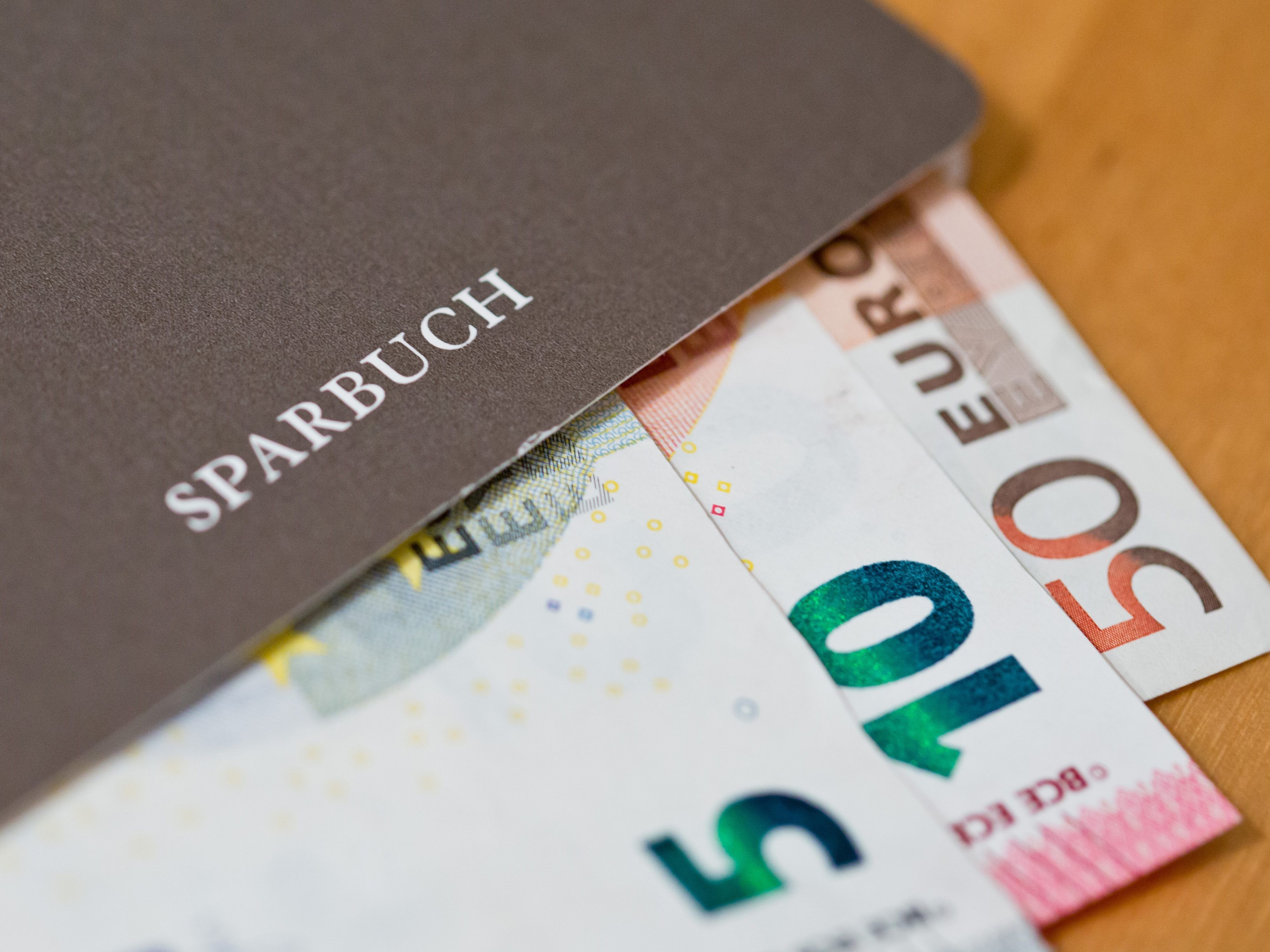 Die Beliebtheit von Sparbüchern ist deutlich gesunken.