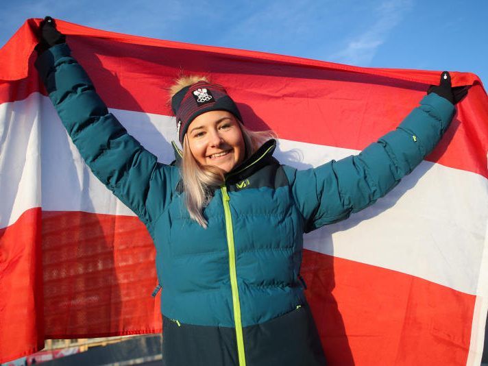 Amanda Salzgeber trug die Fahne bei der Eröffnungsfeier und wurde im Super G Vierte