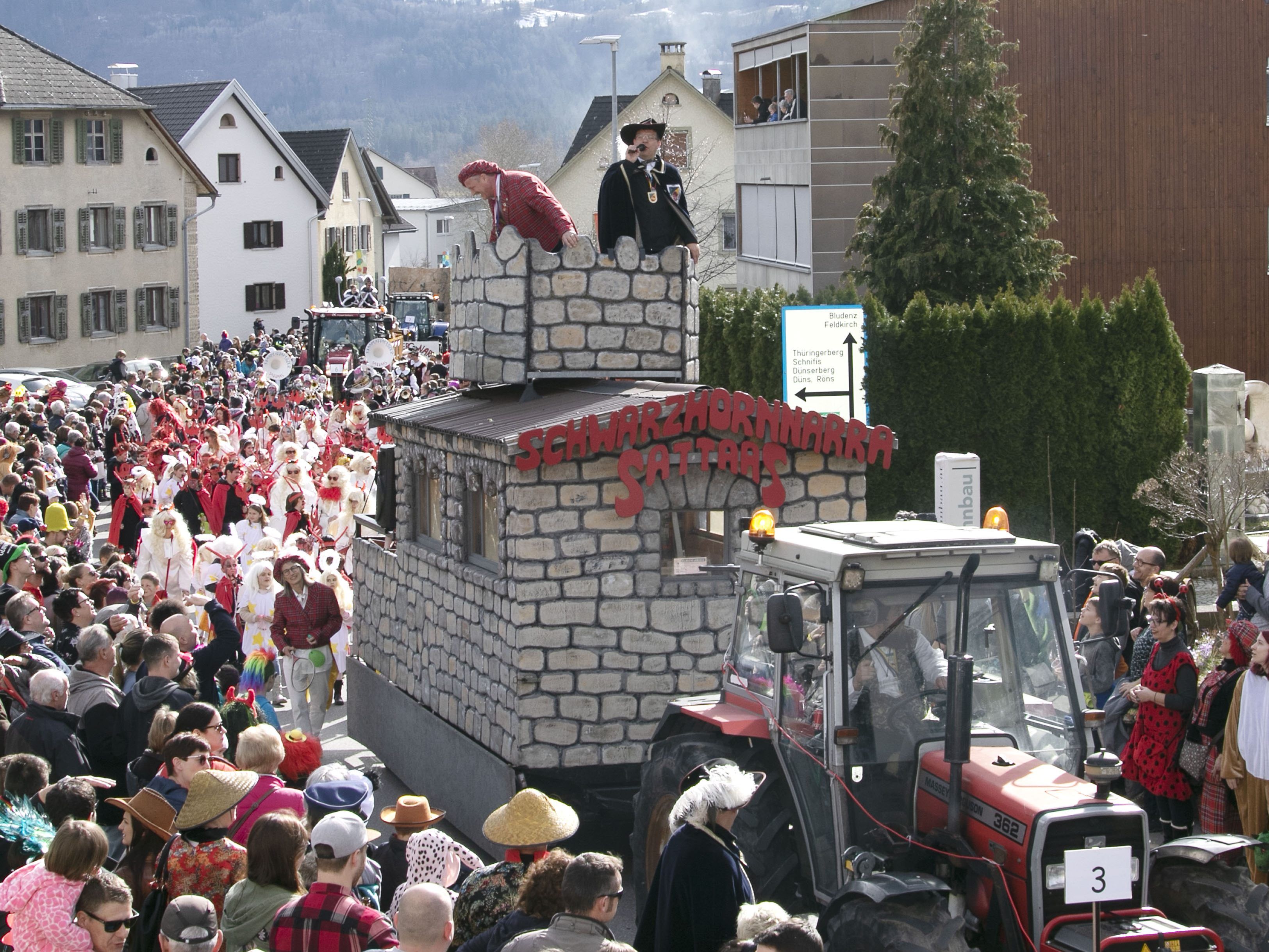 Großer Faschingsumzug in Satteins - Viel Spaß für Jung und alt ist garantiert Großer Faschingsumzug in Satteins - Viel Spaß für Jung und alt ist garantiert