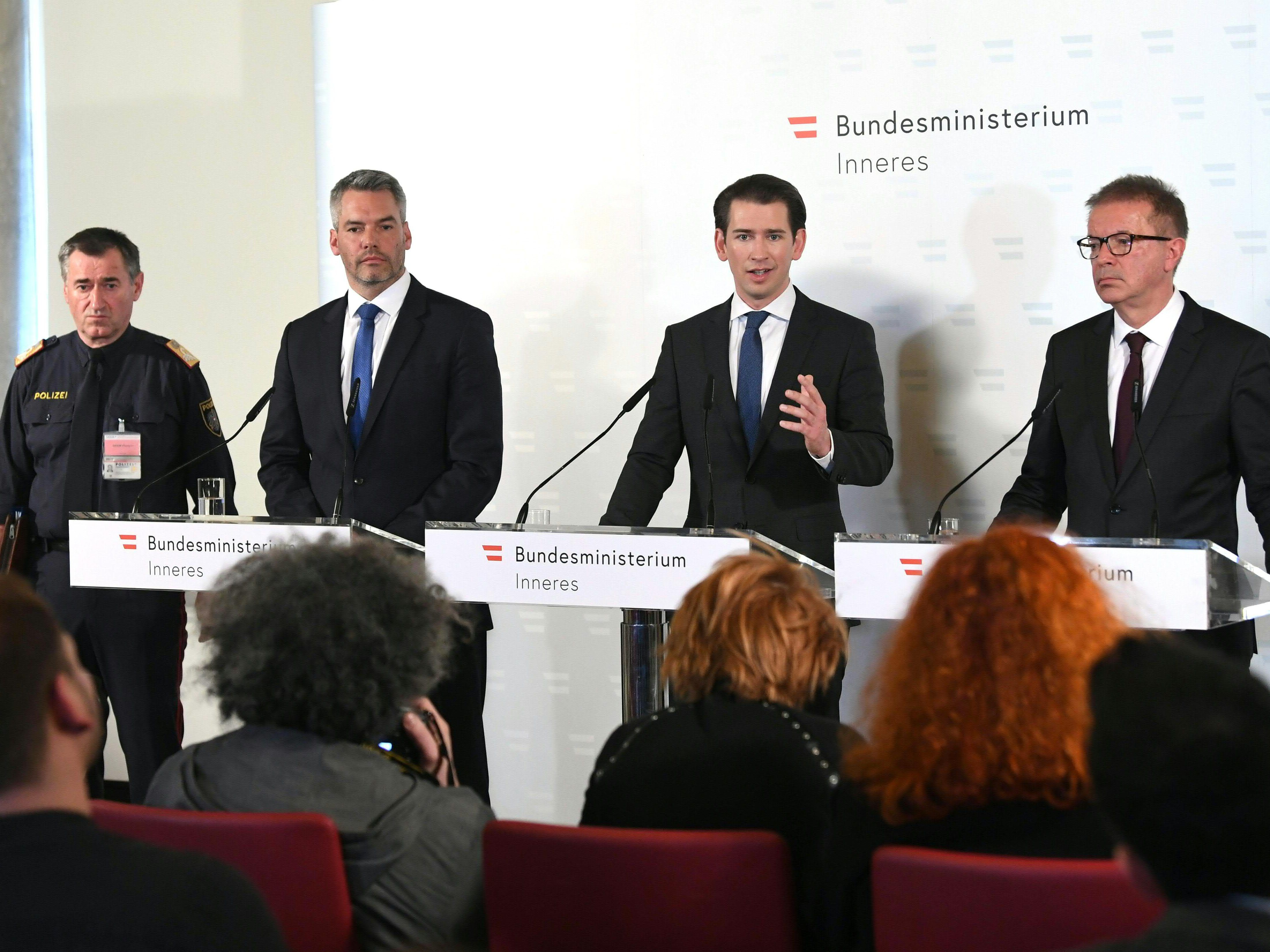 (v.l.) Leiter des Bundeskriminalamts Franz Lang, Innenminister Karl Nehammer (ÖVP), Bundeskanzler Sebastian Kurz (ÖVP) und Gesundheitsminister Rudolf Anschober (Grüne) zum Coronavirus SARS-Cov-2 im Innenministerium in Wien.