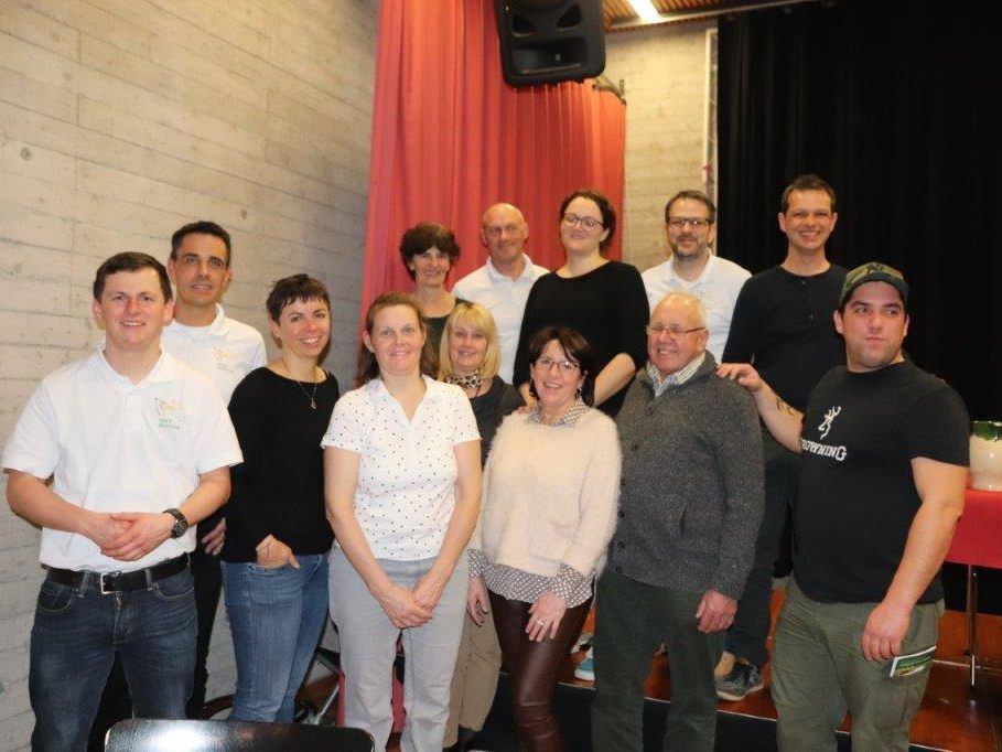 Alter und neuer Vorstand des OGV Schlins