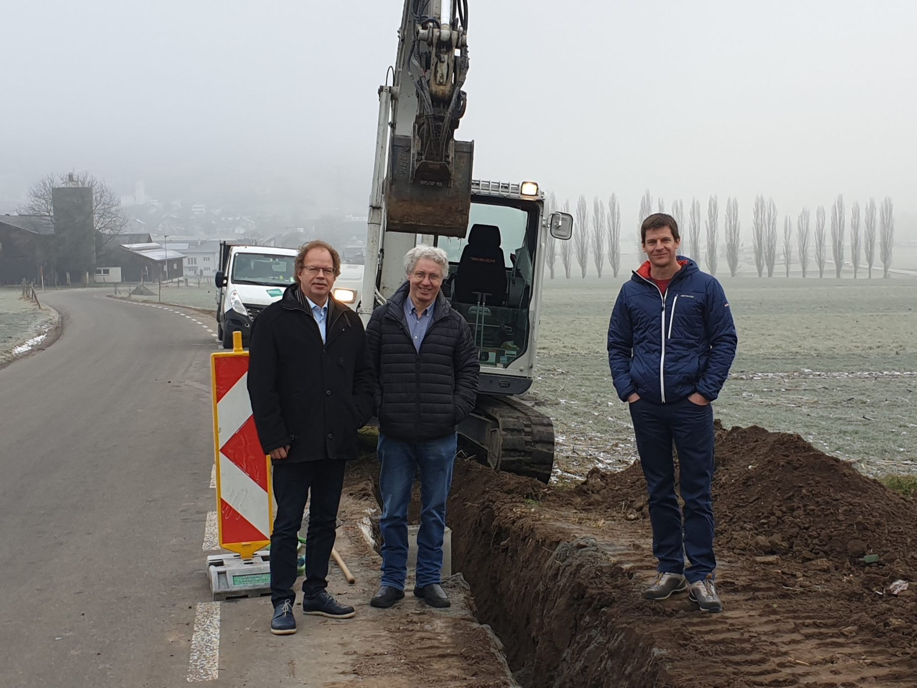 Bürgermeister Florian Kasseroler und Bauamtsleiter Herbert Rösler heißen Thomas Groß herzlich willkommen.