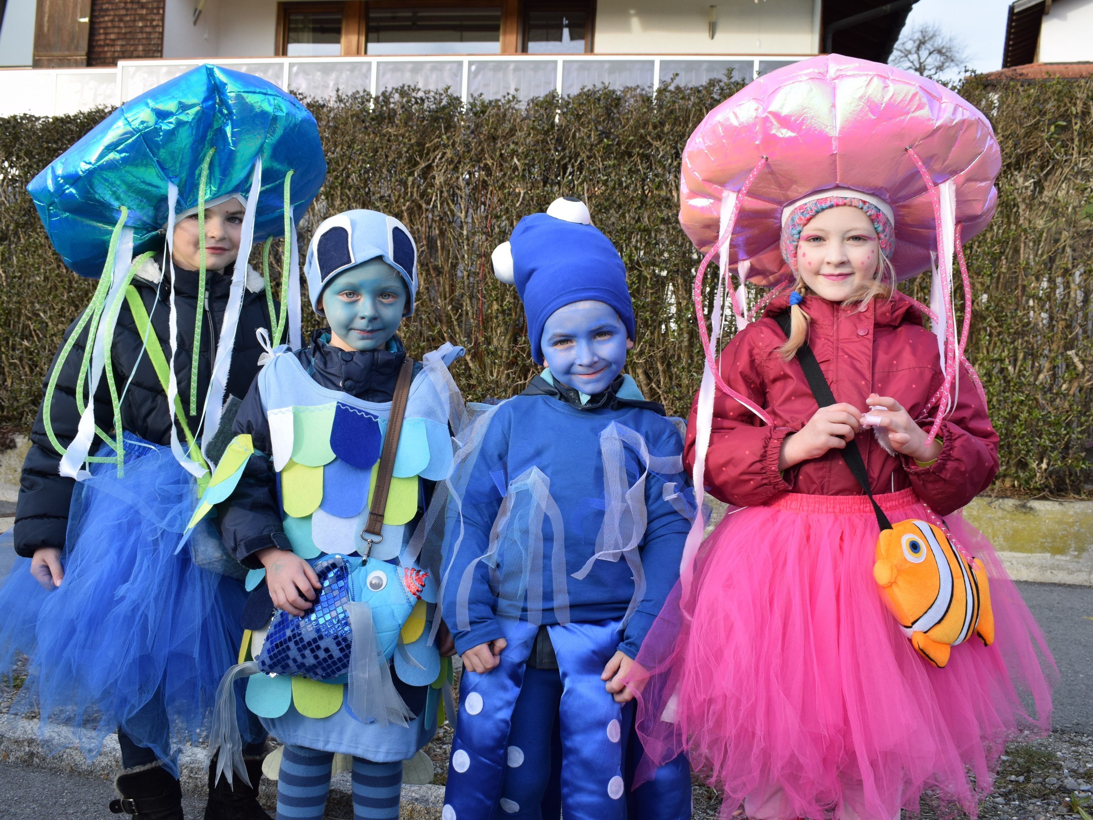 Passen zum Motto „Unterwasserwelt“ hatte sich die Kindergartengruppe kostümiert. Passen zum Motto „Unterwasserwelt“ hatte sich die Kindergartengruppe kostümiert.