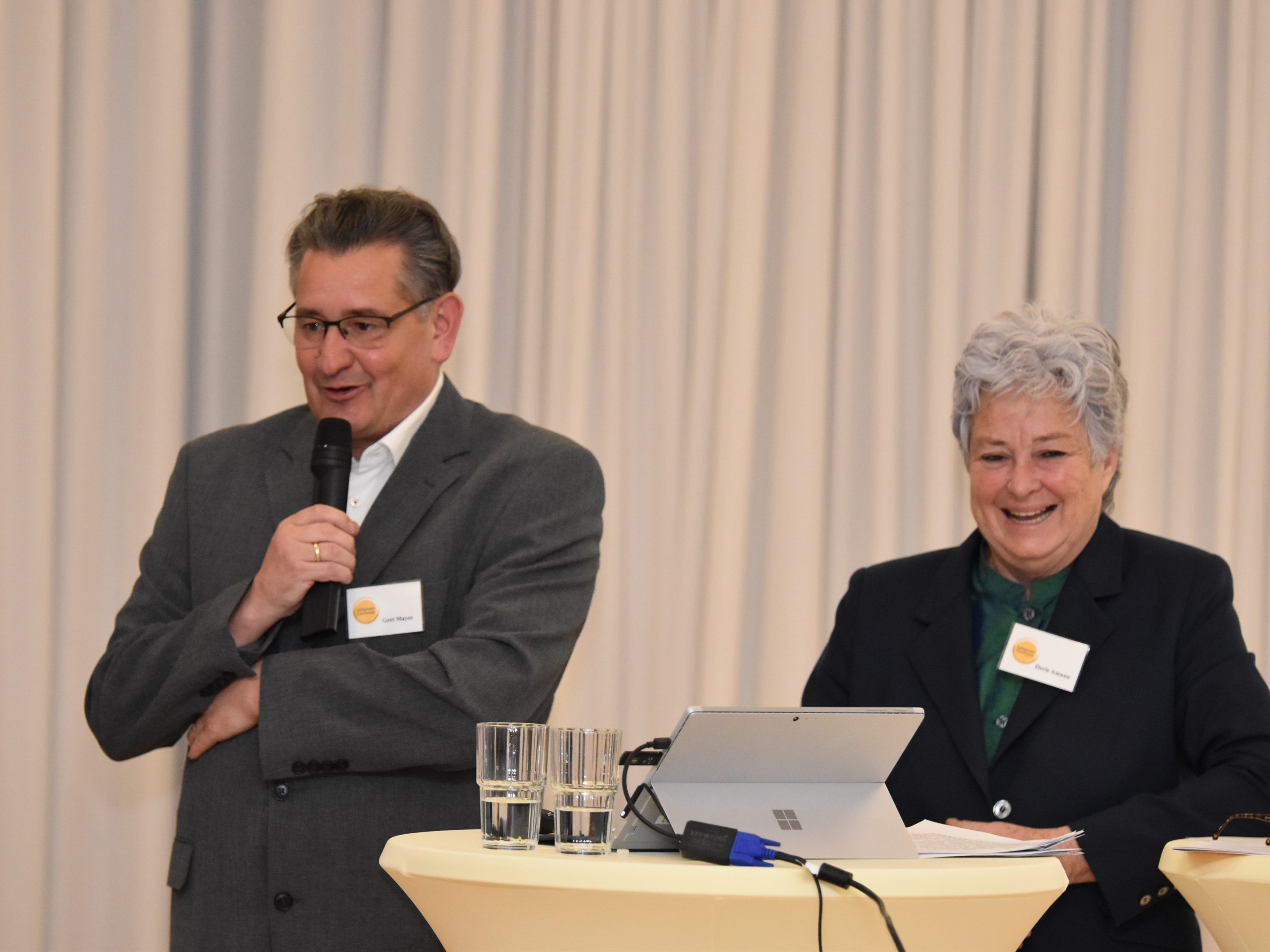 Bürgermeister-Kandidat Gert Mayer und Doris "Putzi" Amann präsentierten das Satteinser Dorfteam. Bürgermeister-Kandidat Gert Mayer und Doris "Putzi" Amann präsentierten das Satteinser Dorfteam.