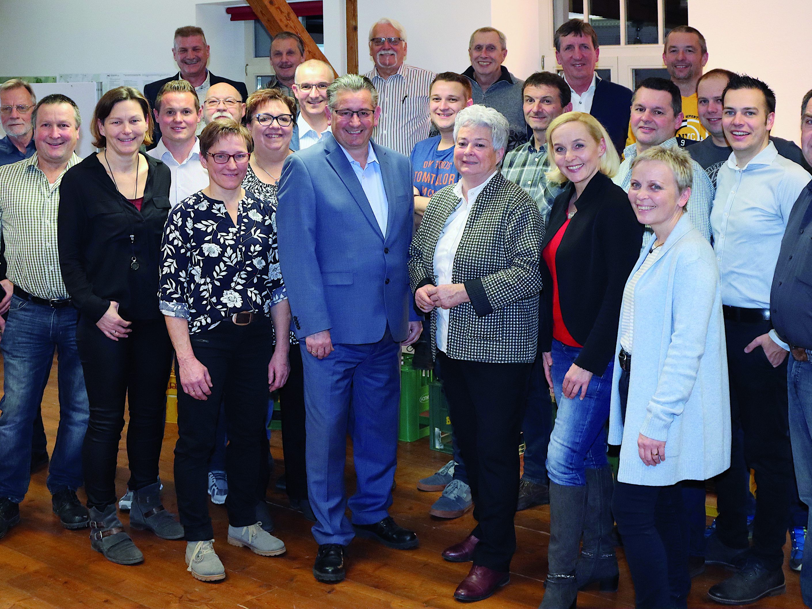 Gert Mayer und das Satteinser Dorfteam stellen sich vor. Gert Mayer und das Satteinser Dorfteam stellen sich vor.