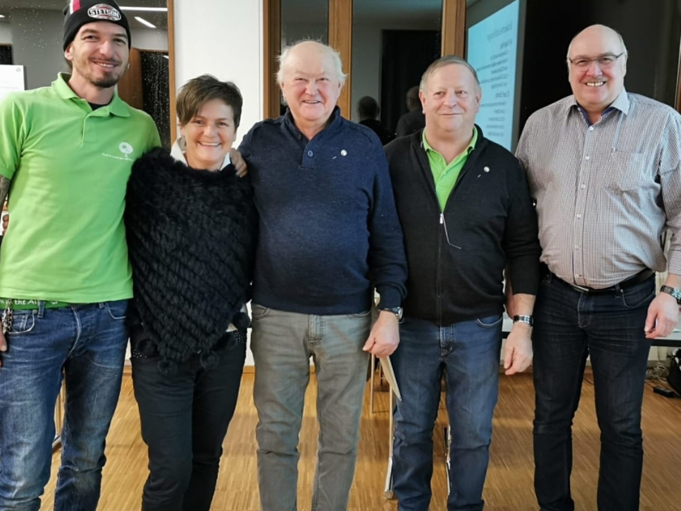 Obmann Martin Bereuter, Renate Moosbrugger (Landesverband), die Geehrten Josef Schelling und Eugen Flatz mit Gebietsleiter Alfred Stoppel. Obmann Martin Bereuter, Renate Moosbrugger (Landesverband), die Geehrten Josef Schelling und Eugen Flatz mit Gebietsleiter Alfred Stoppel.