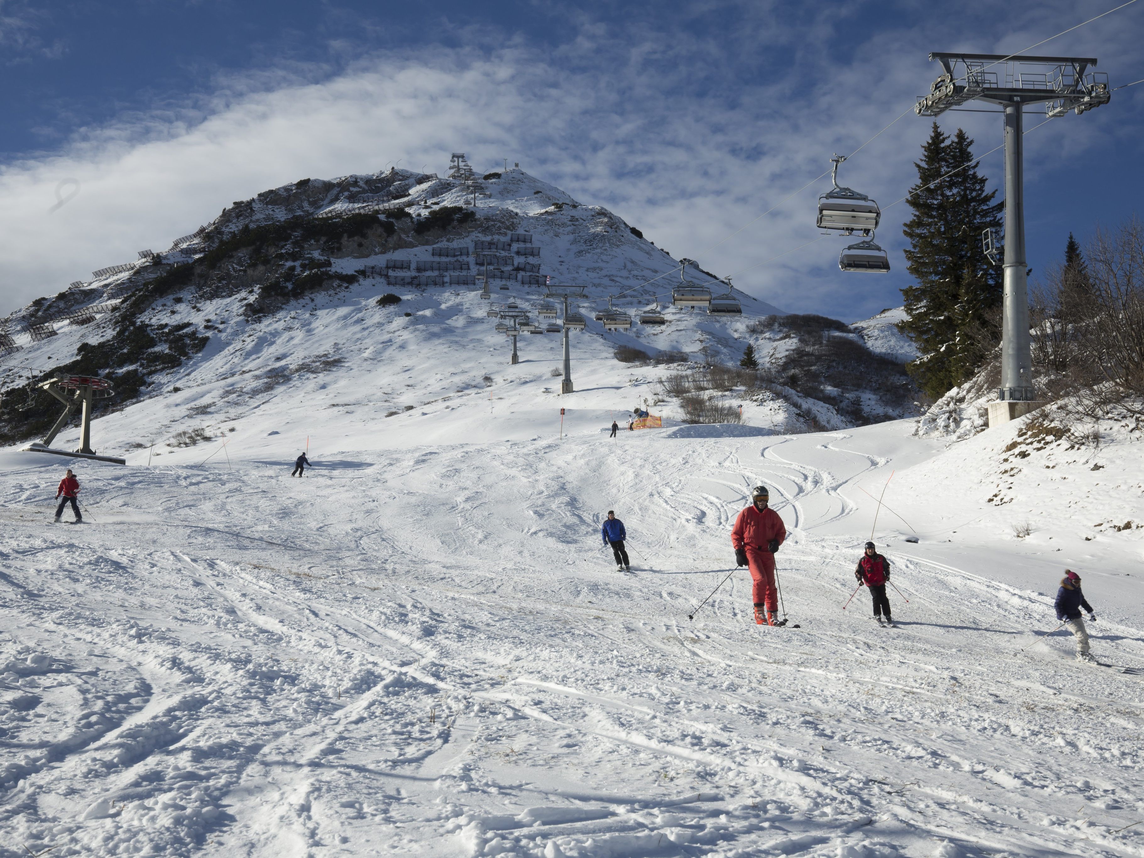 Zwei Skiunfälle ereigneten sich am Samstagmittag in Lech. Zwei Skiunfälle ereigneten sich am Samstagmittag in Lech.