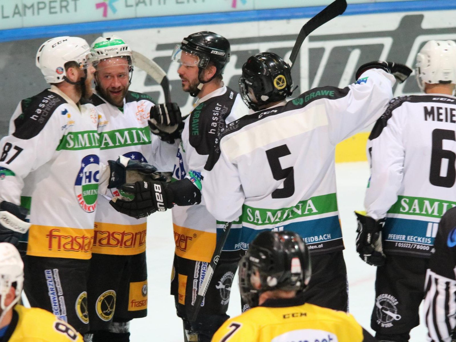 Acht Mal traf die SPG HC Rankweil/HC Walter Buaba im ersten Finalspiel gegen Vaduz ins gegnerische Tor Acht Mal traf die SPG HC Rankweil/HC Walter Buaba im ersten Finalspiel gegen Vaduz ins gegnerische Tor