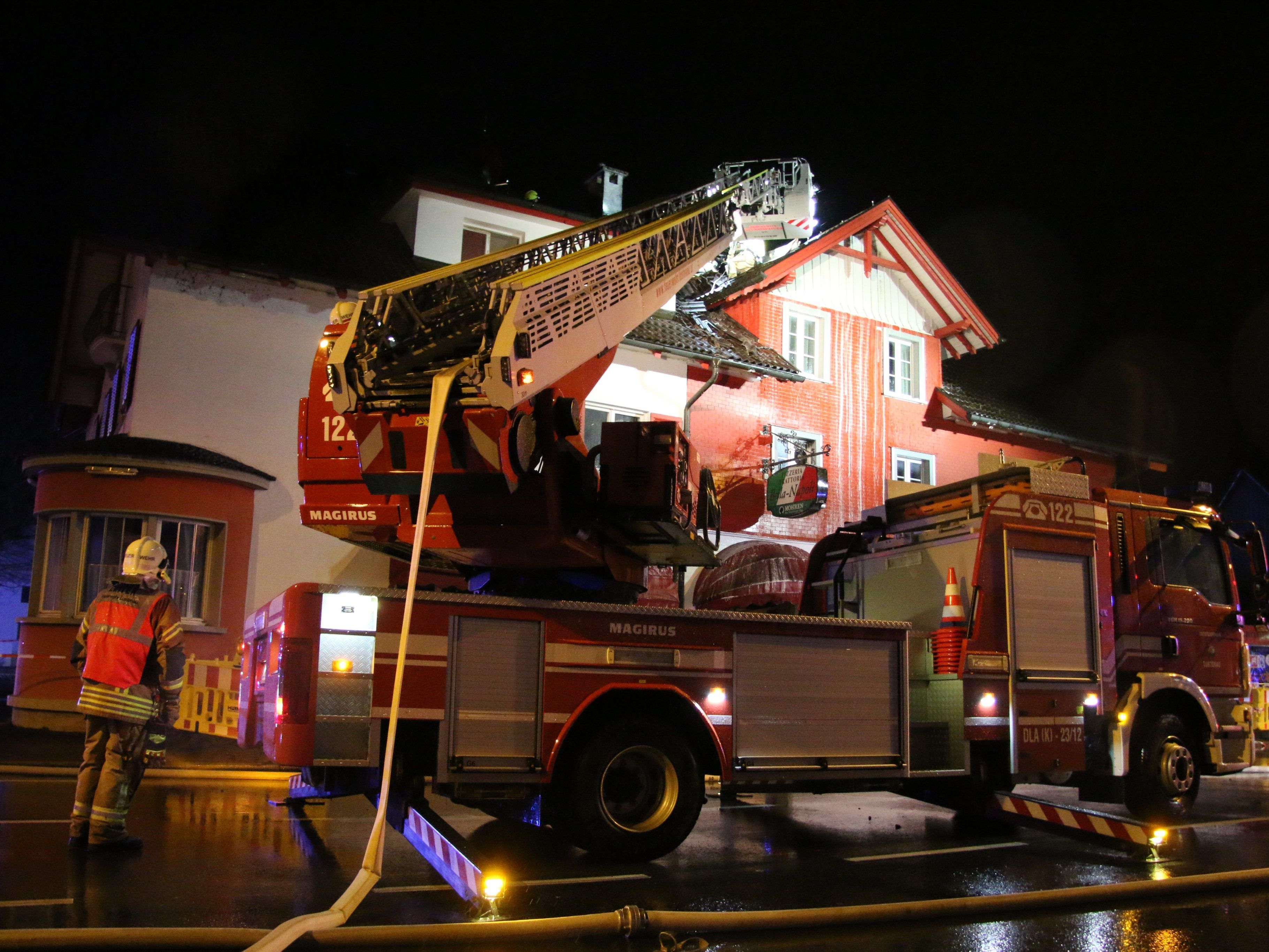 Zum zweiten Mal musste die Feuerwehr heute zu dieser Pizzeria ausrücken.