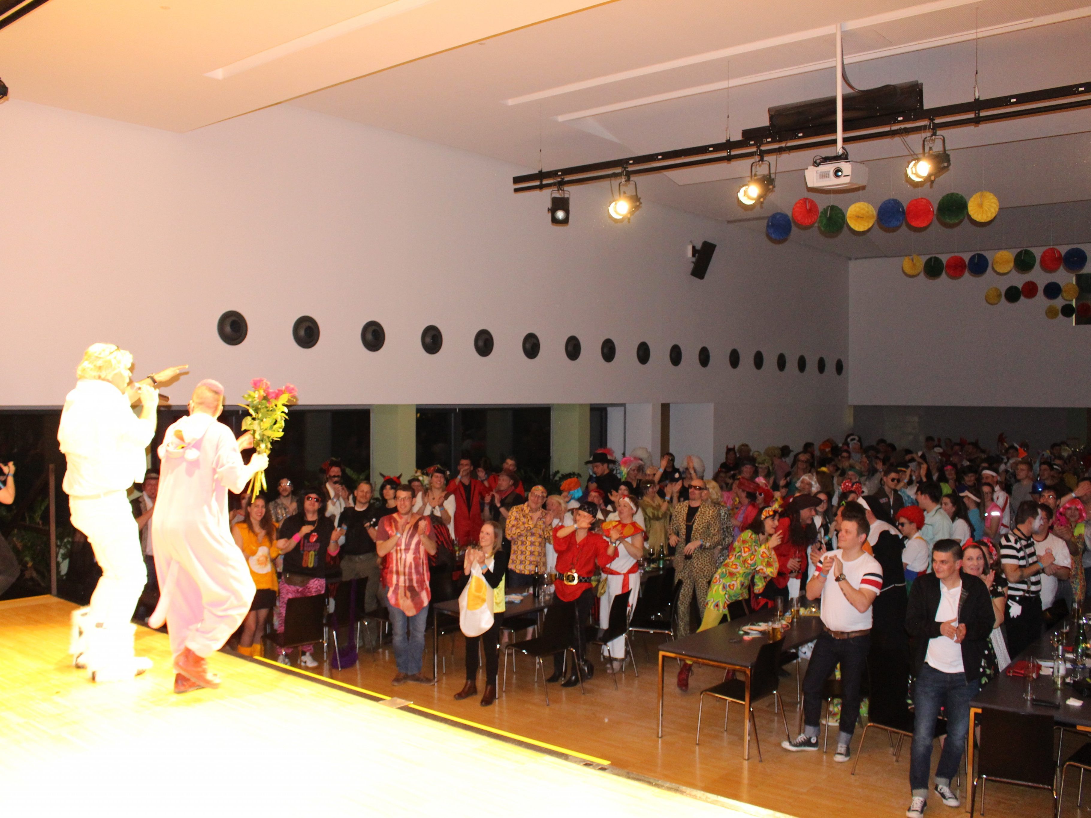 Volles Haus und tolle Stimmung beim "Tschutter-Ball" Volles Haus und tolle Stimmung beim "Tschutter-Ball"