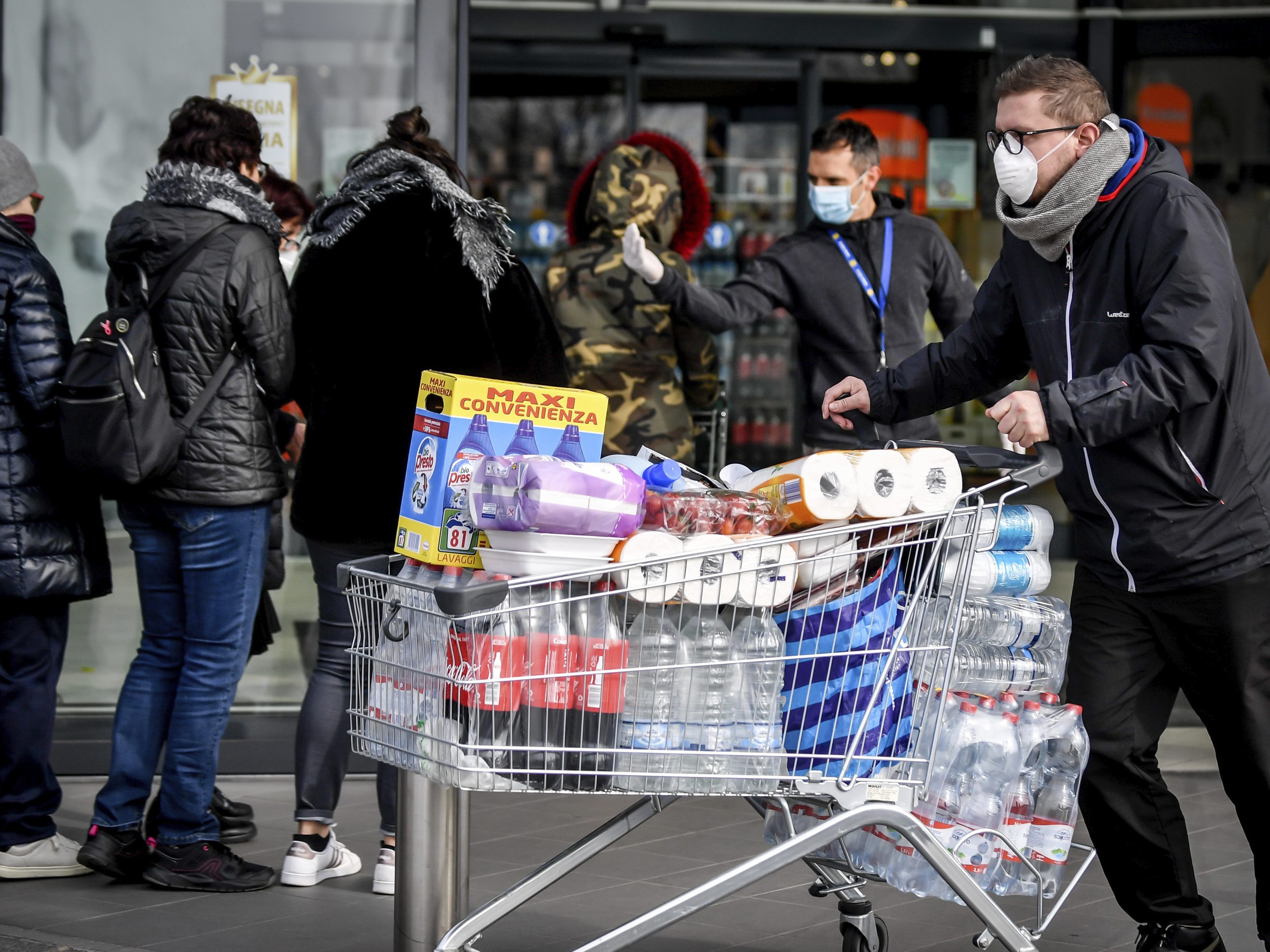 In Italien finden schon Hamster-Käufe statt. In Italien finden schon Hamster-Käufe statt.