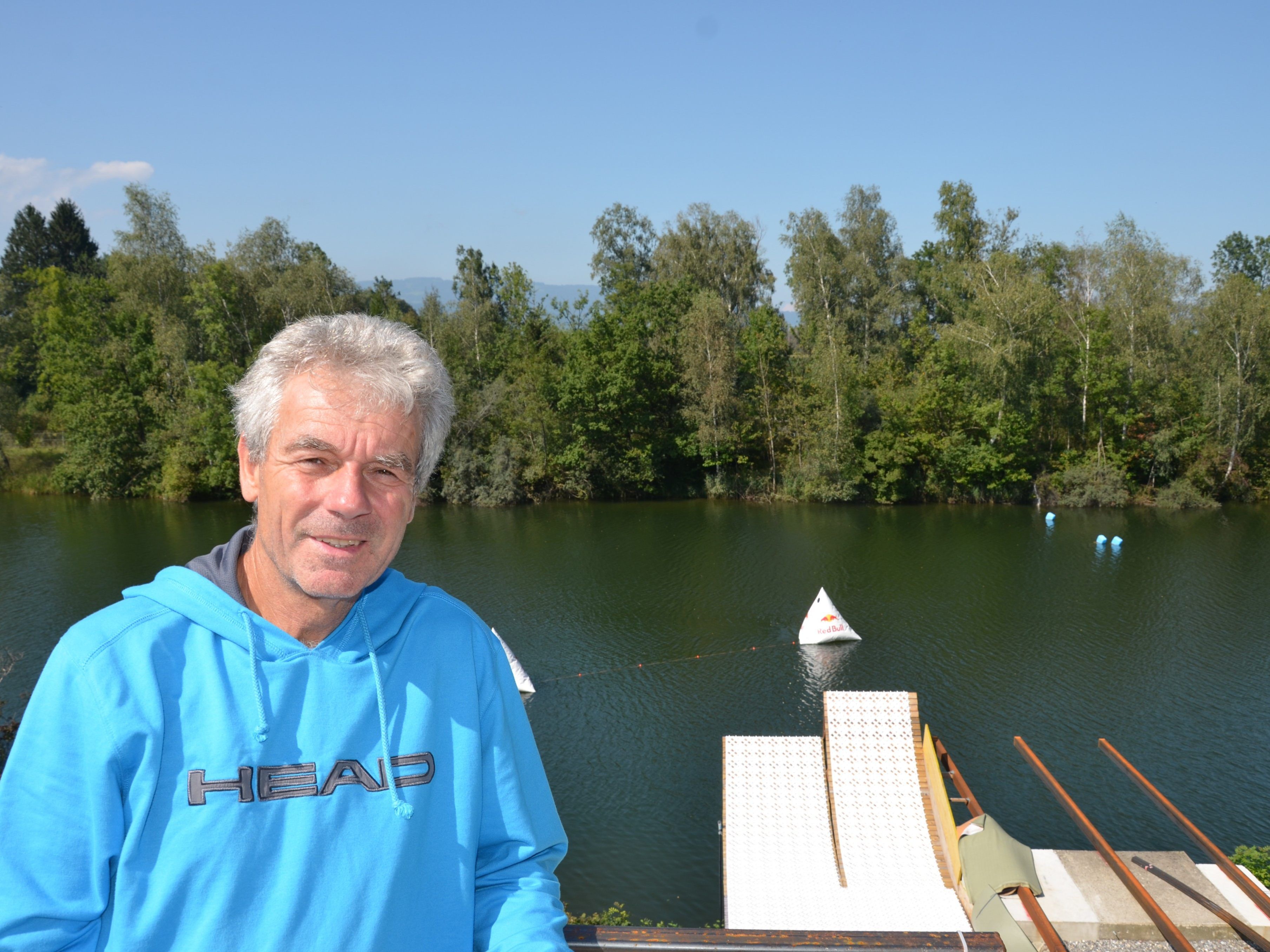 Hans Krojer - seit 42 Jahren im Dienste der Skiakrobatik mit der Wasserschanze in den Rheinauen.