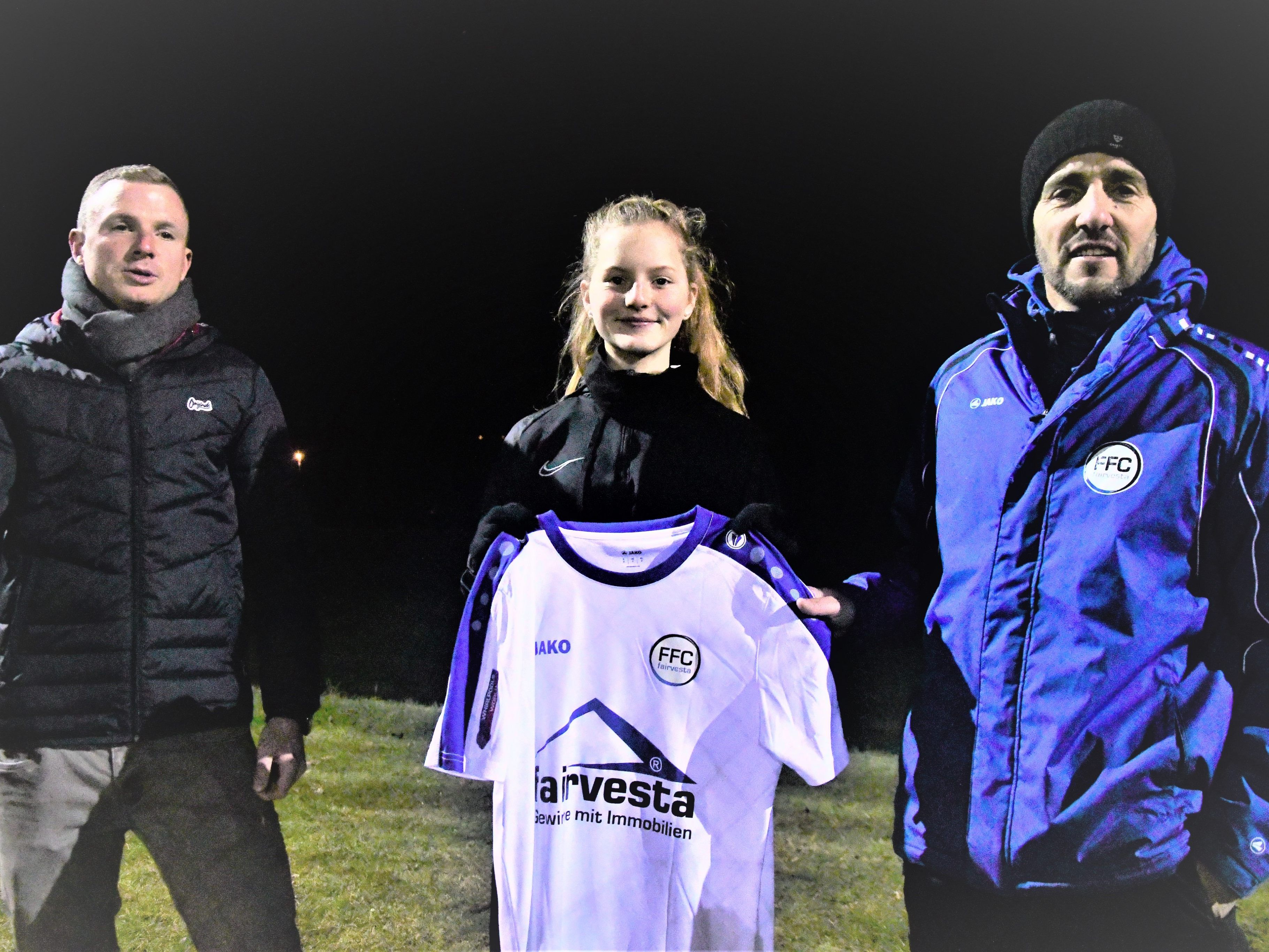 v.l.n.r. Tobias Thies (sportl. Leiter), Lea Grabher, Cheftrainer Leandro Simonelli