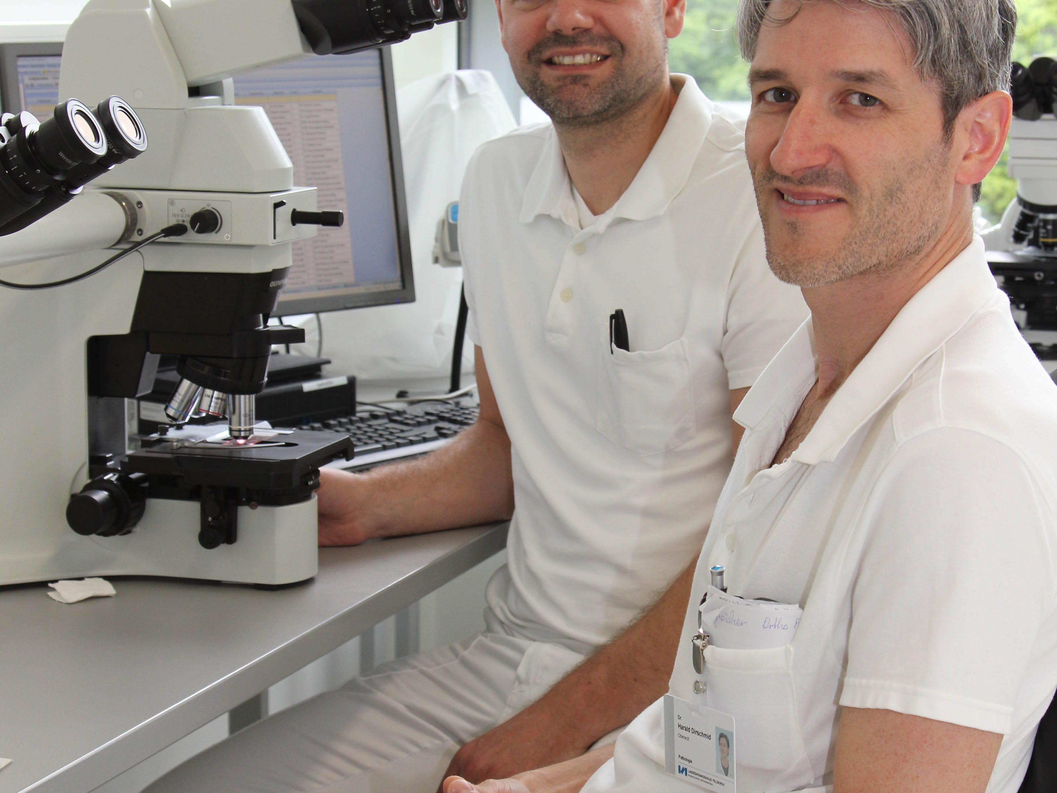 Mikrobiologisches Team Dr. Stockinger und Dr. Dirschmid. Mikrobiologisches Team Dr. Stockinger und Dr. Dirschmid.