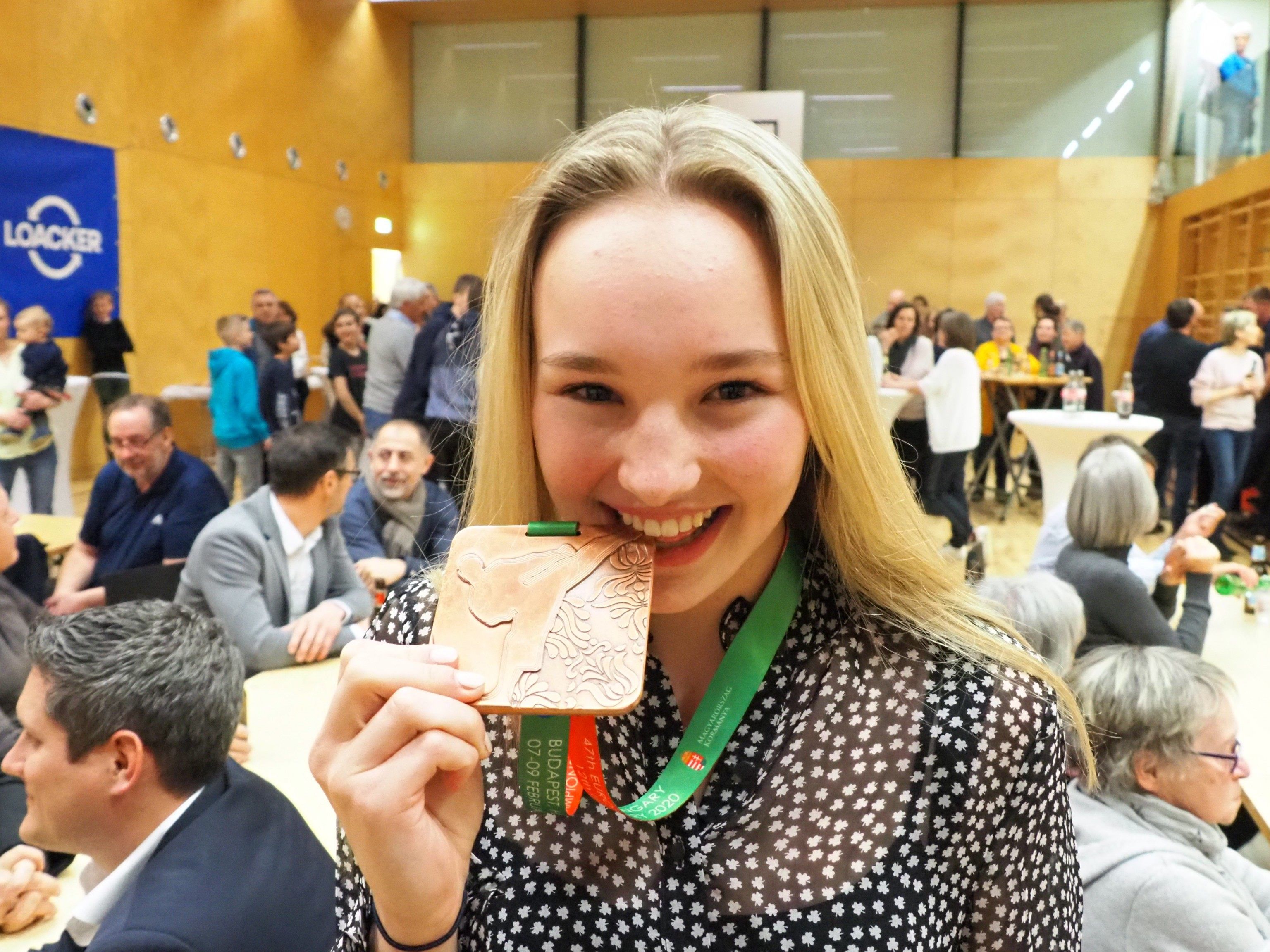 Hanna Devigili mit der Bronze Medaille