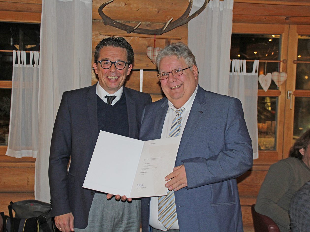 WKV-Präsident Hans Peter Metzler und „Kommerzialrat“ Anton Gantner. WKV-Präsident Hans Peter Metzler und „Kommerzialrat“ Anton Gantner.