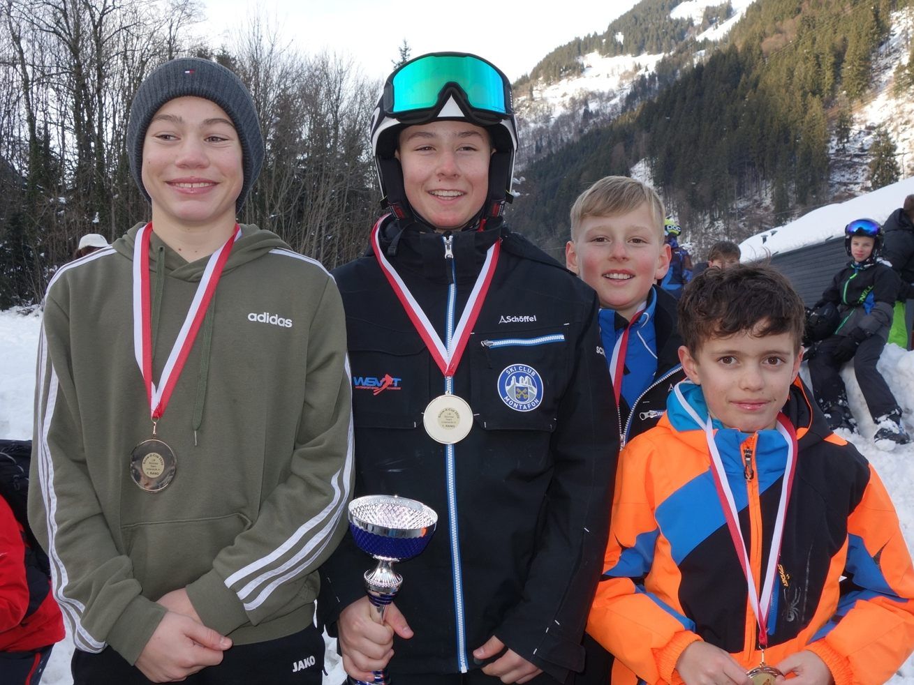 Das siegreich Skicross-Team von der SMS Nenzing.