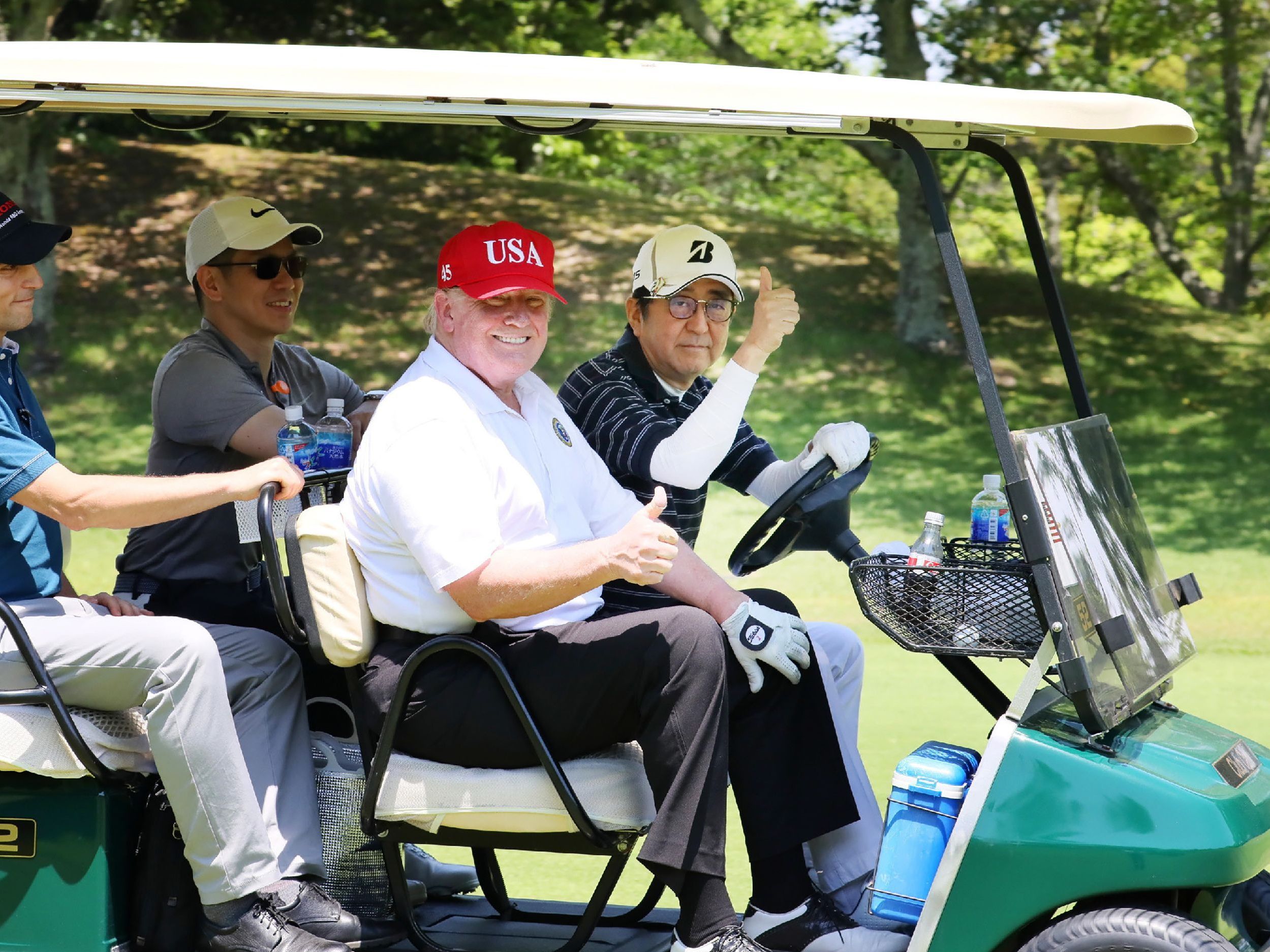 Trump wird durch Golf einer der bestbezahlten Sportler. Trump wird durch Golf einer der bestbezahlten Sportler.