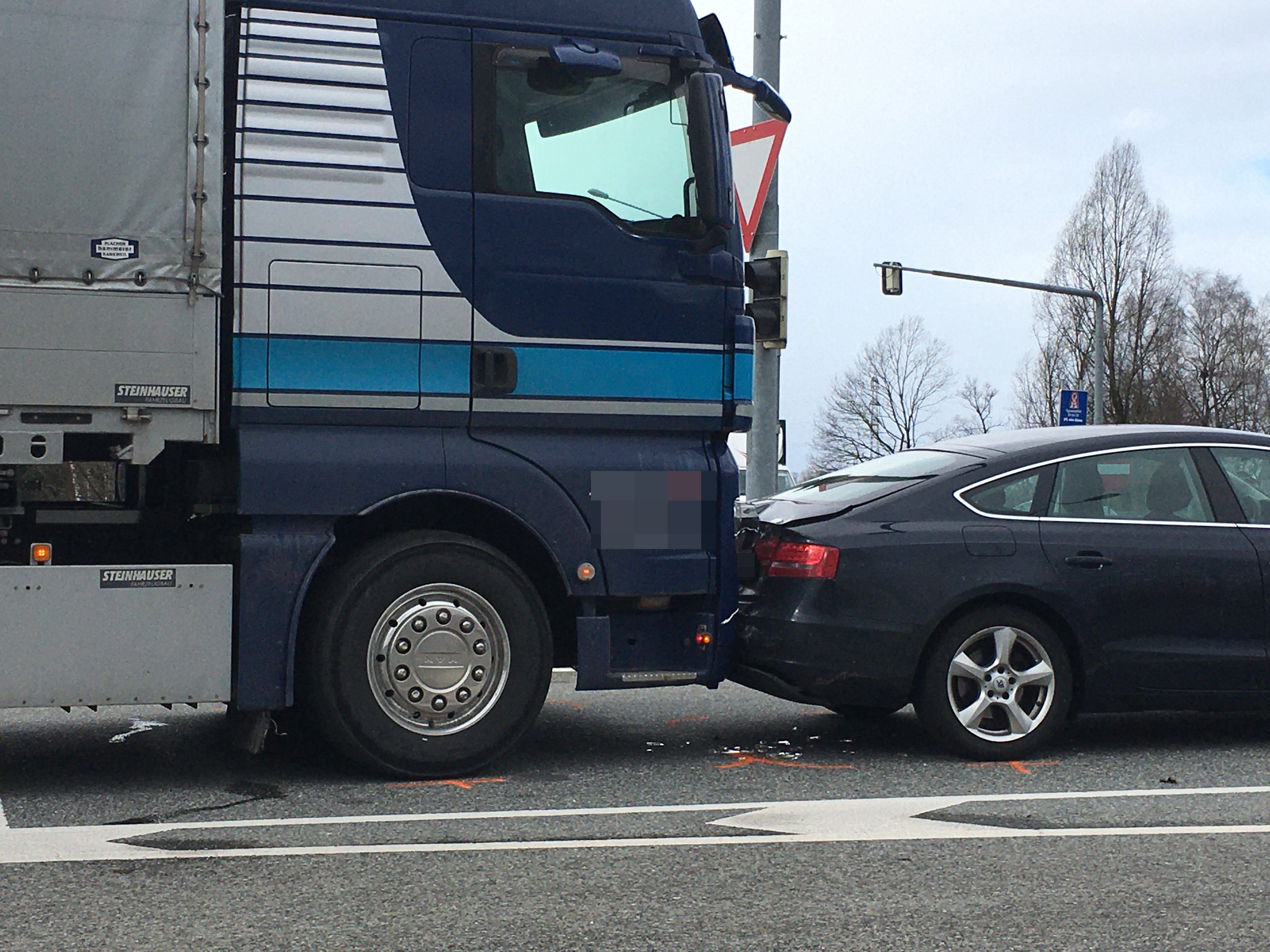 Pkw-Fahrer wurde leicht verletzt