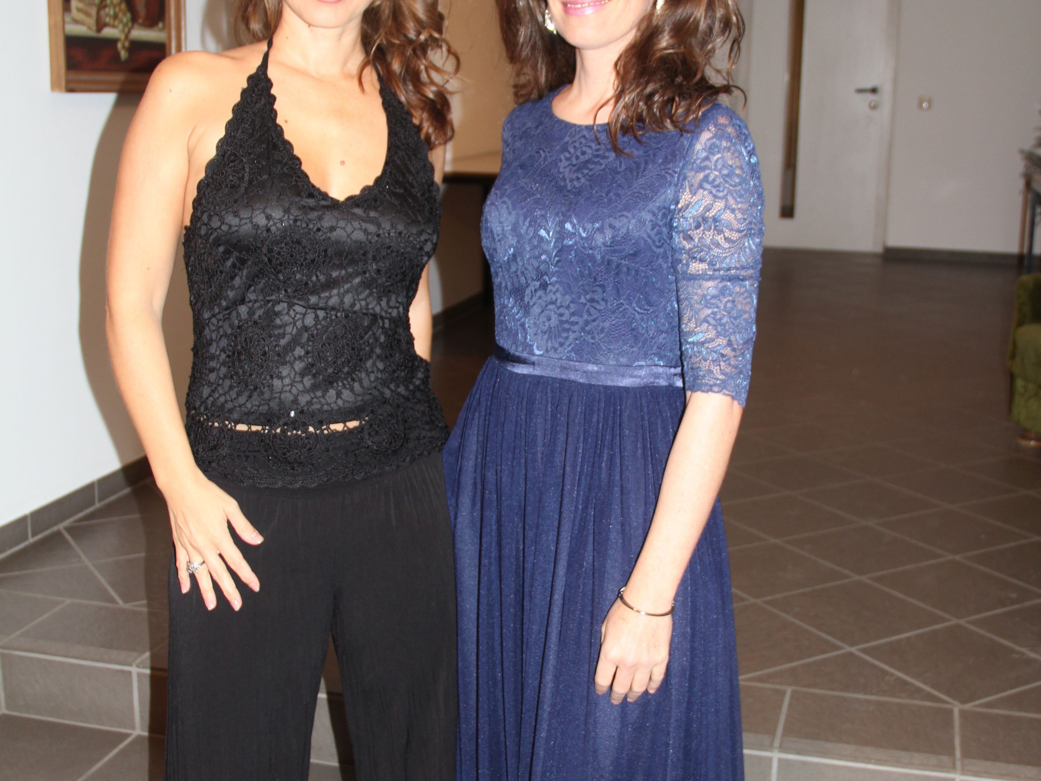 Die beiden hübschen Sopranistinnen: Barbara Tschugmell und Luciana Roffa. Die beiden hübschen Sopranistinnen: Barbara Tschugmell und Luciana Roffa.