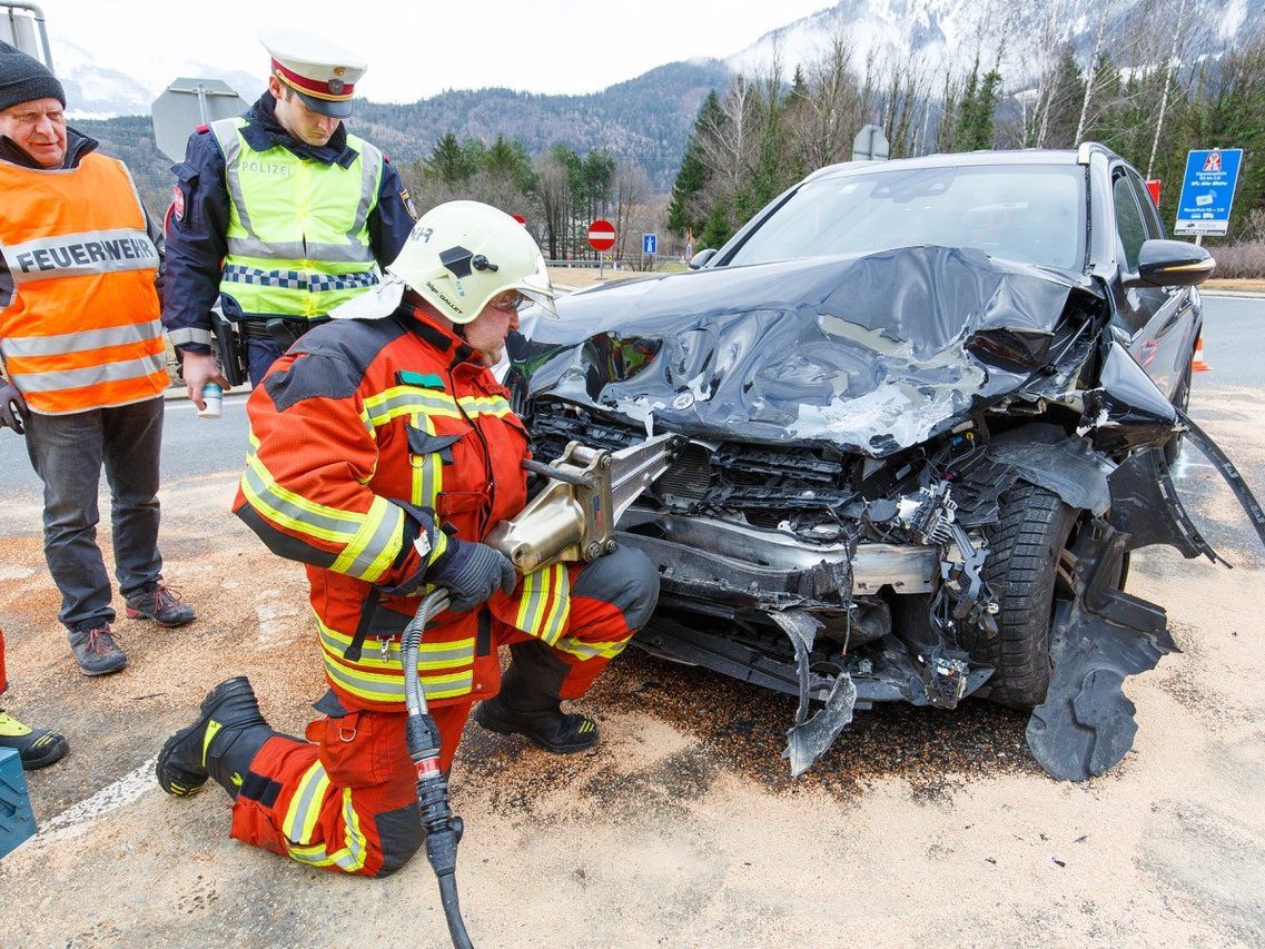 Unfall in Nüziders - drei Fahrzeuge involviert. Unfall in Nüziders - drei Fahrzeuge involviert.