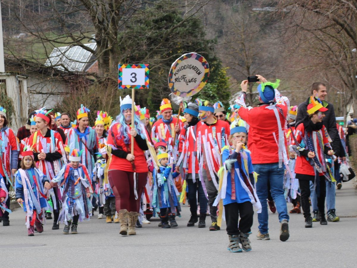 Die Paradiesvögel vom Kindergarten Riedteilweg vertrieben den Winter. Die Paradiesvögel vom Kindergarten Riedteilweg vertrieben den Winter.