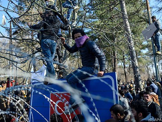 An der türkisch-griechischen Grenze kommt es immer wieder zu Tumulten An der türkisch-griechischen Grenze kommt es immer wieder zu Tumulten