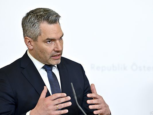 Innenminister Nehammer wehrt sich gegen "Fake News"