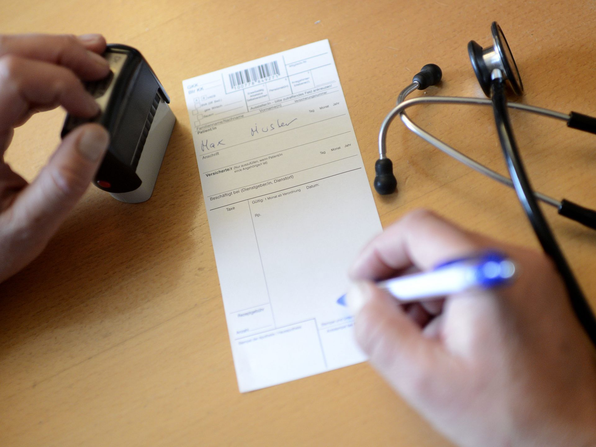 Artzt Rezept - Ärzte Stellen Rezepte Ab Sofort Per Telefon Aus