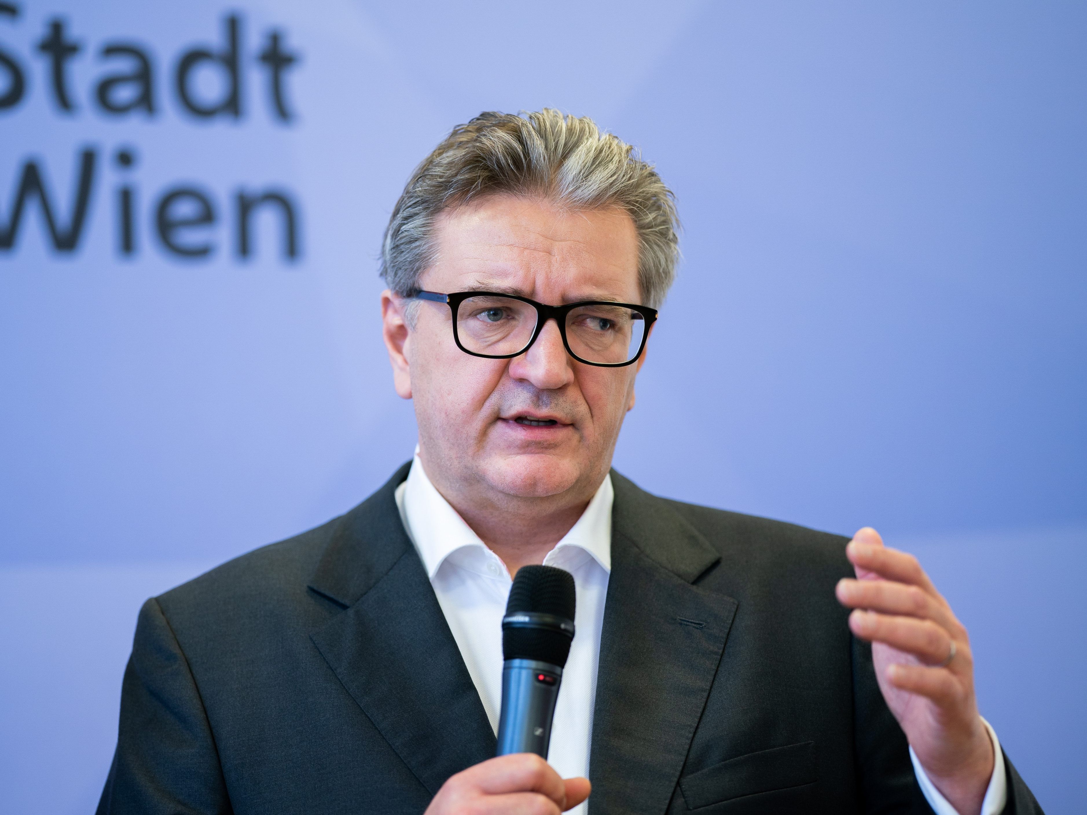 Hacker wünscht sich eine Öffnung der Spielplätze lieber früher als später. Hacker wünscht sich eine Öffnung der Spielplätze lieber früher als später.