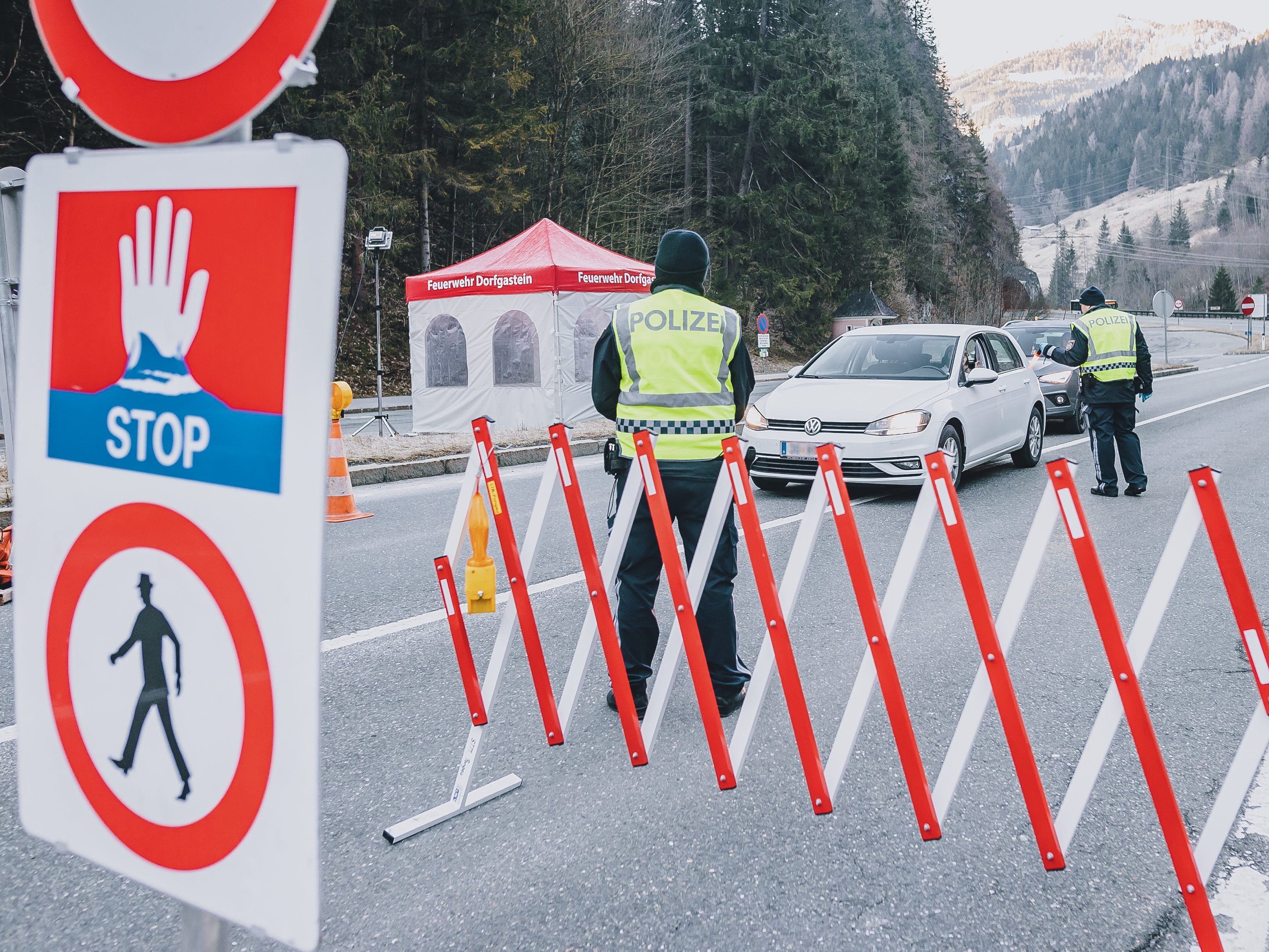 Die unfreiwillige Isolation und Quarantäne kann schnell zur Zerreißprobe werden. Die unfreiwillige Isolation und Quarantäne kann schnell zur Zerreißprobe werden.