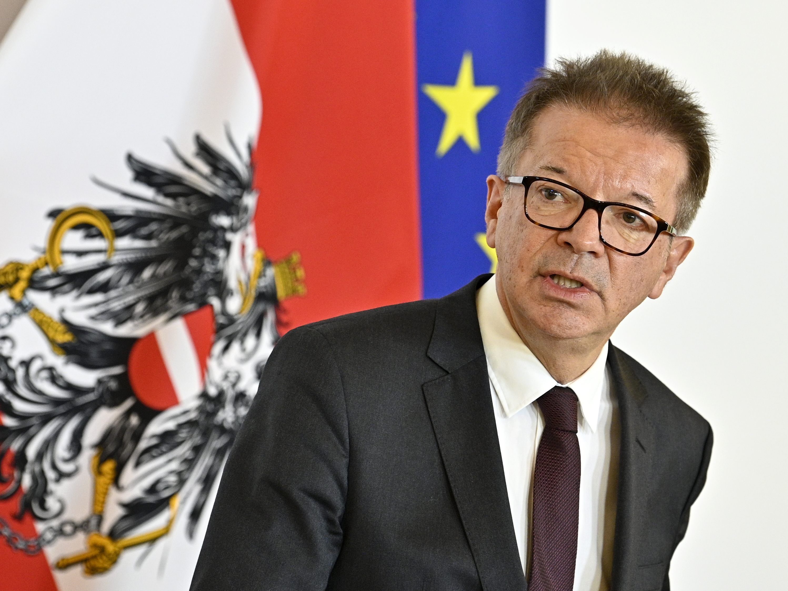 LIVE-Stream: Aktuelle Informationen zur Corona-Vorsorge in den Spitälern.