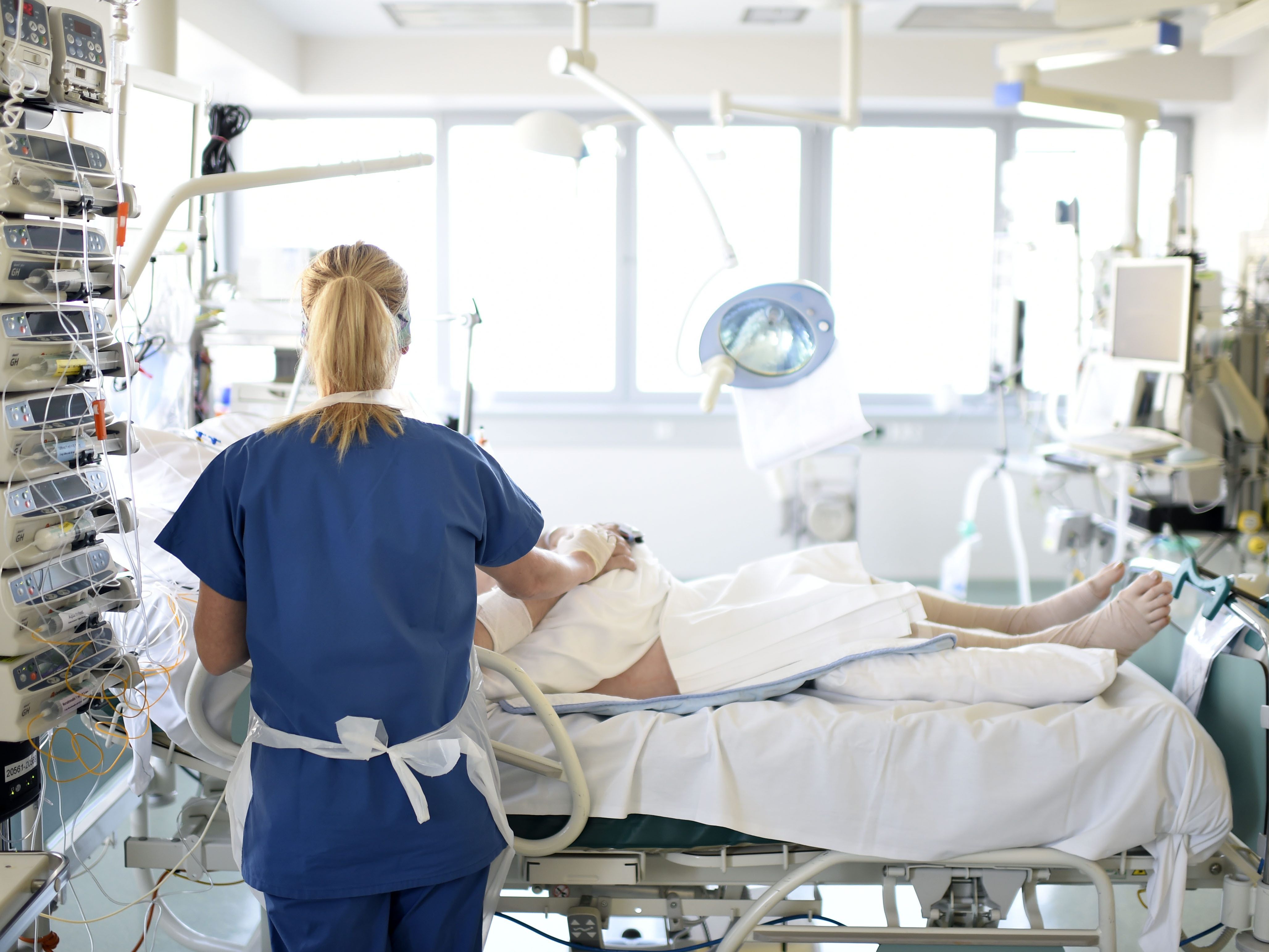 Laut dem Wiener Infektiologen Christoph Wenisch ist das Spitalspersonal im Krankenhaus am sichersten. Laut dem Wiener Infektiologen Christoph Wenisch ist das Spitalspersonal im Krankenhaus am sichersten.