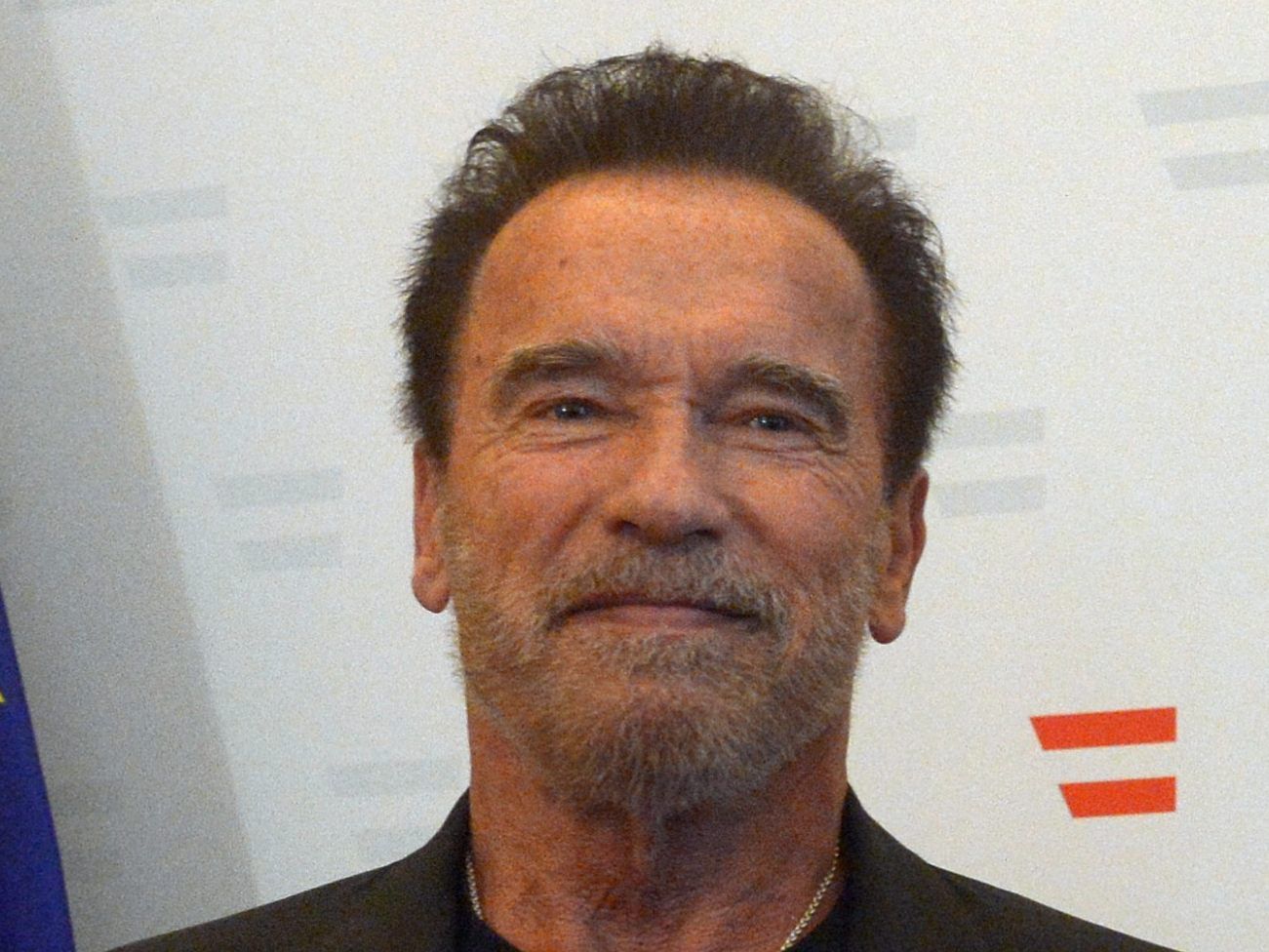 Für Arnold Schwarzenegger will klarstellen: "Das Wichtigste ist, dass Sie Zuhause bleiben." Für Arnold Schwarzenegger will klarstellen: "Das Wichtigste ist, dass Sie Zuhause bleiben."